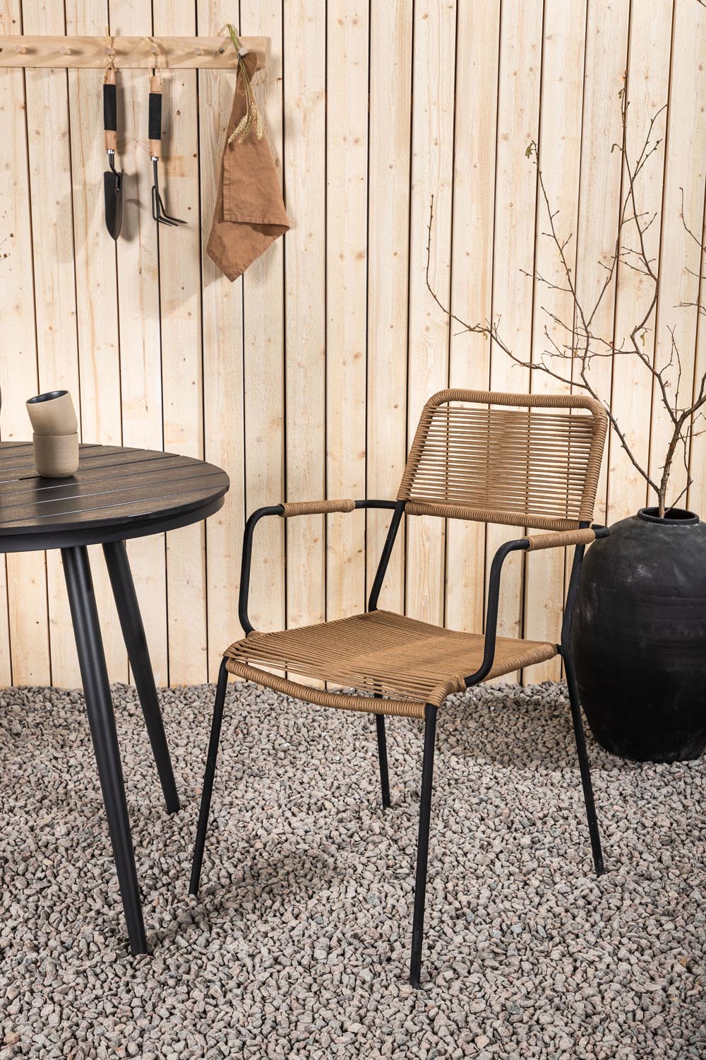 Break Outdoor-Tischset + Lindos Arm ⌀90cm/2St. in Schwarz / Latte präsentiert im Onlineshop von KAQTU Design AG. Gartentischset ist von Venture Home