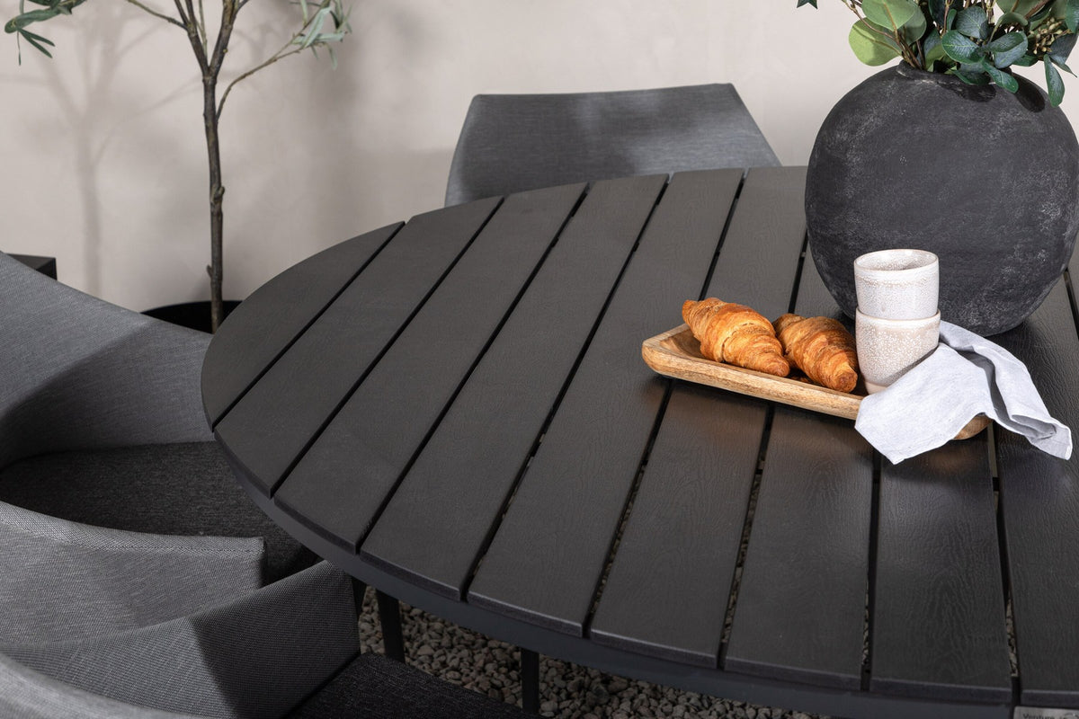 Rundes Gartentischset von Venture Home: schwarzer Esstisch aus Aintwood und Aluminium mit zwei grauen Stühlen mit Polyester-Textilene-Bezug.