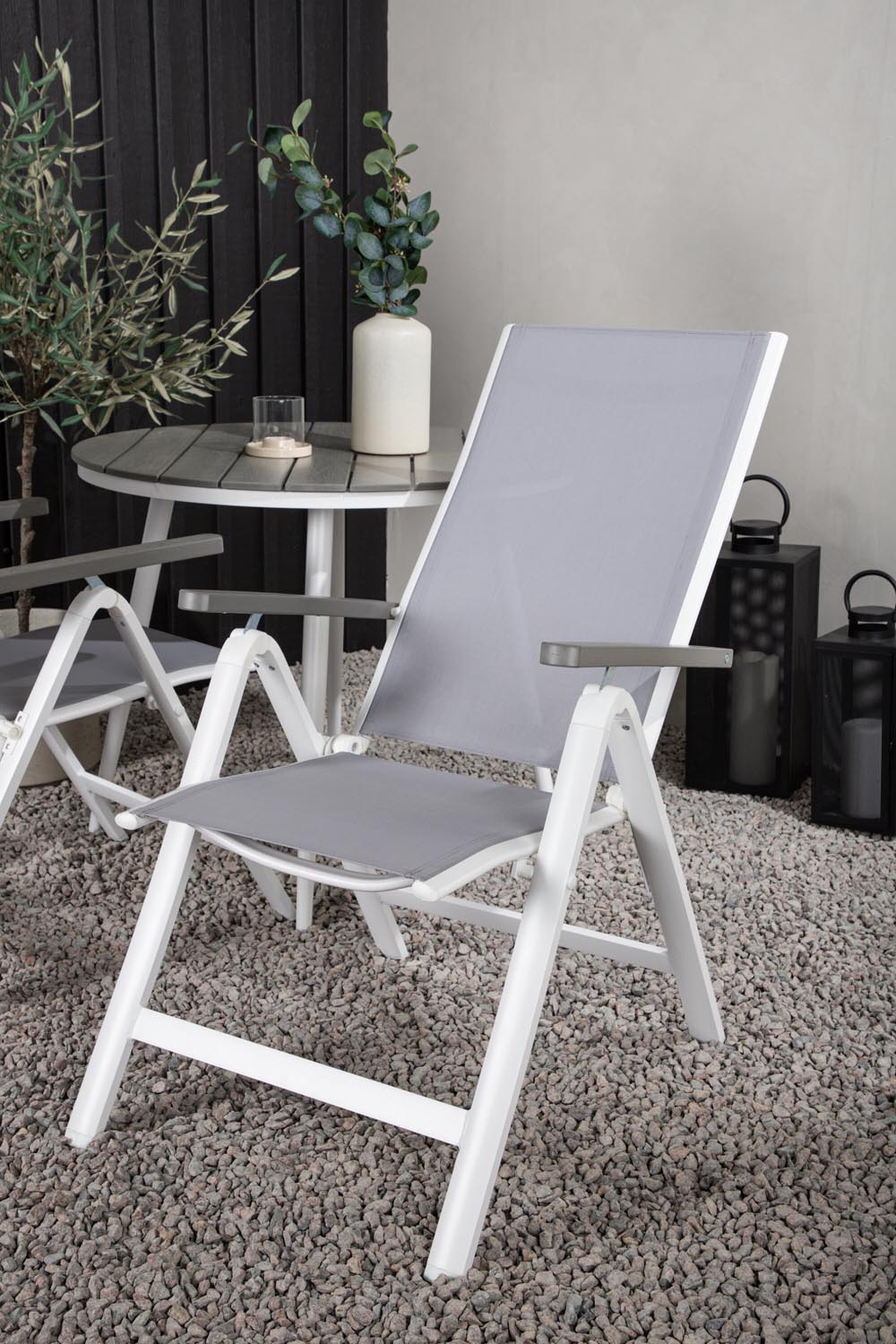 Break Outdoor-Tischset + Albany ⌀90cm/2St. in Weiss präsentiert im Onlineshop von KAQTU Design AG. Gartentischset ist von Venture Home