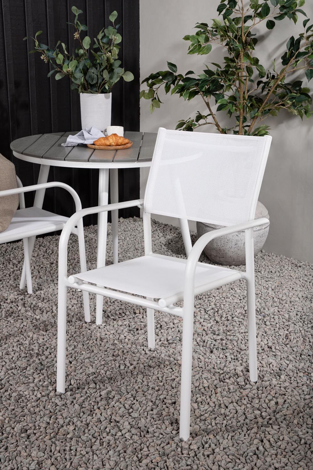 Break Outdoor-Tischset + Santorini ⌀90cm/2St. in Weiss präsentiert im Onlineshop von KAQTU Design AG. Gartentischset ist von Venture Home