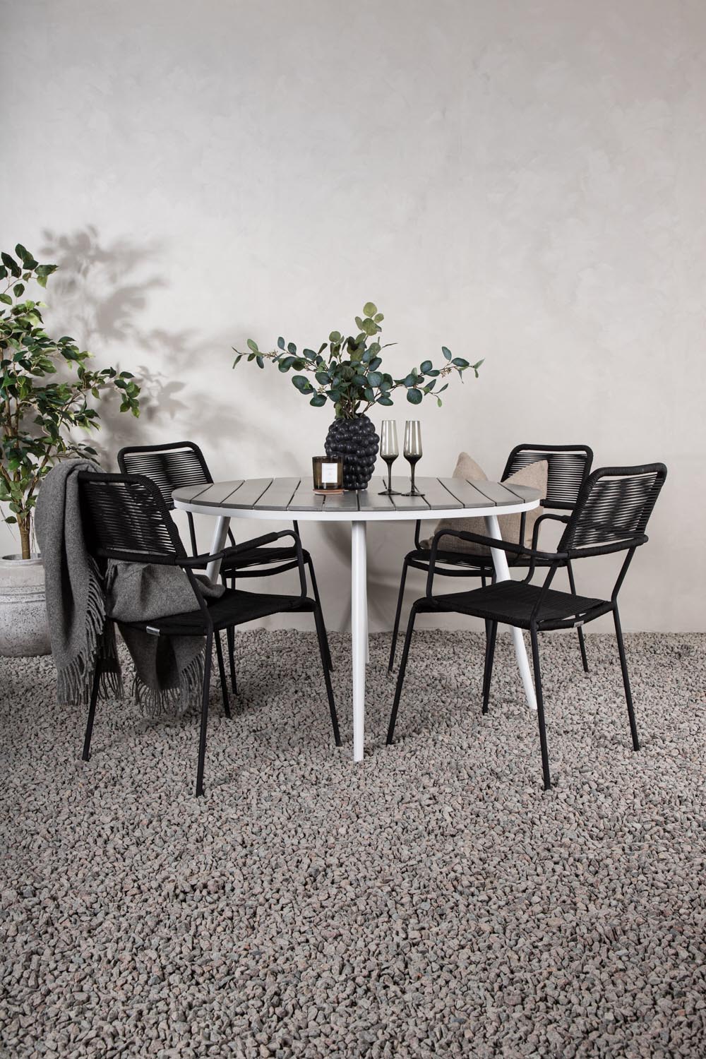 Break Outdoor-Tischset + Lindos Arm ⌀120cm/4St. in Weiss präsentiert im Onlineshop von KAQTU Design AG. Gartentischset ist von Venture Home