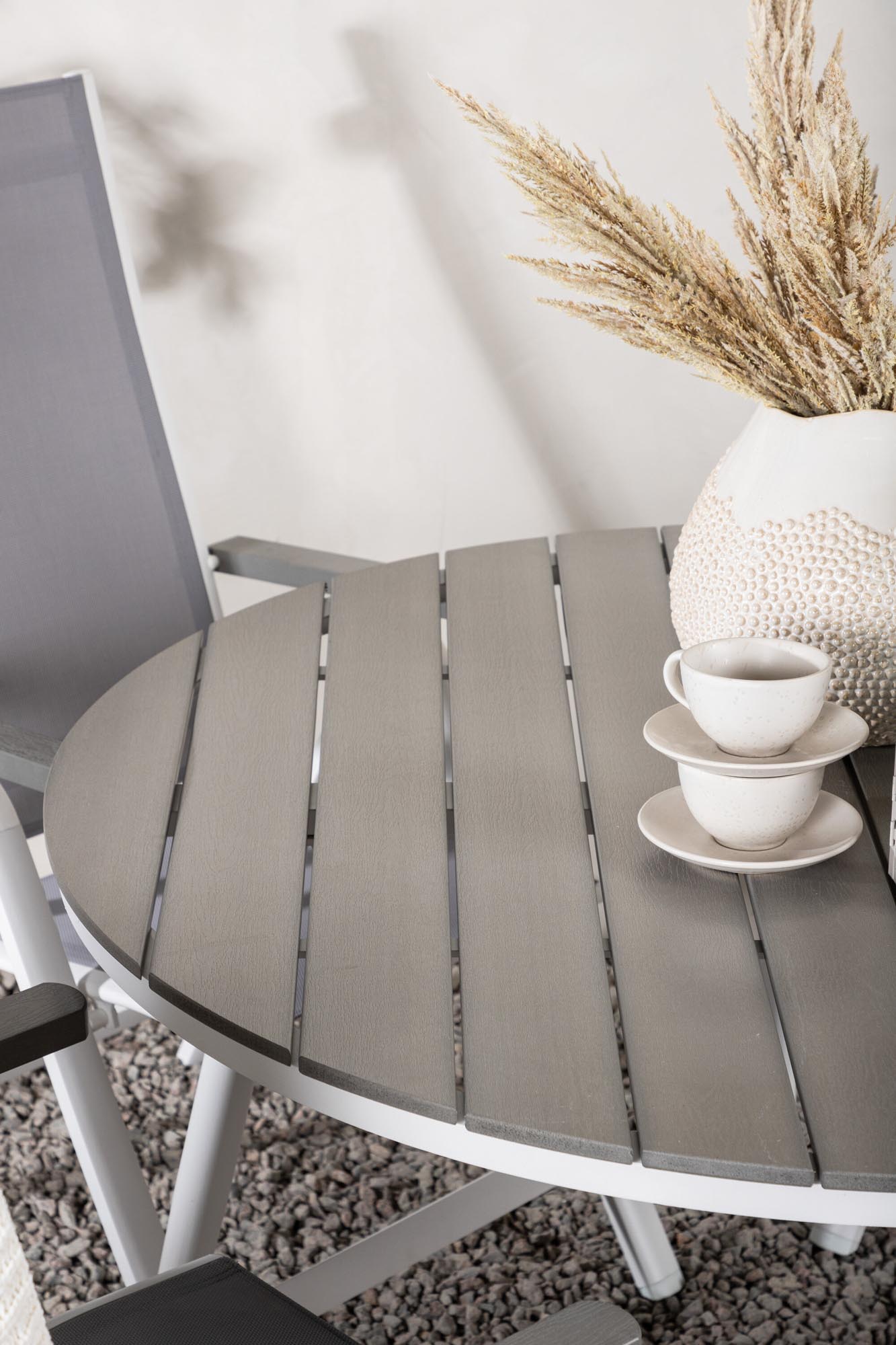 Venture Home: Robustes Outdoor-Set für gesellige Gartenrunden.