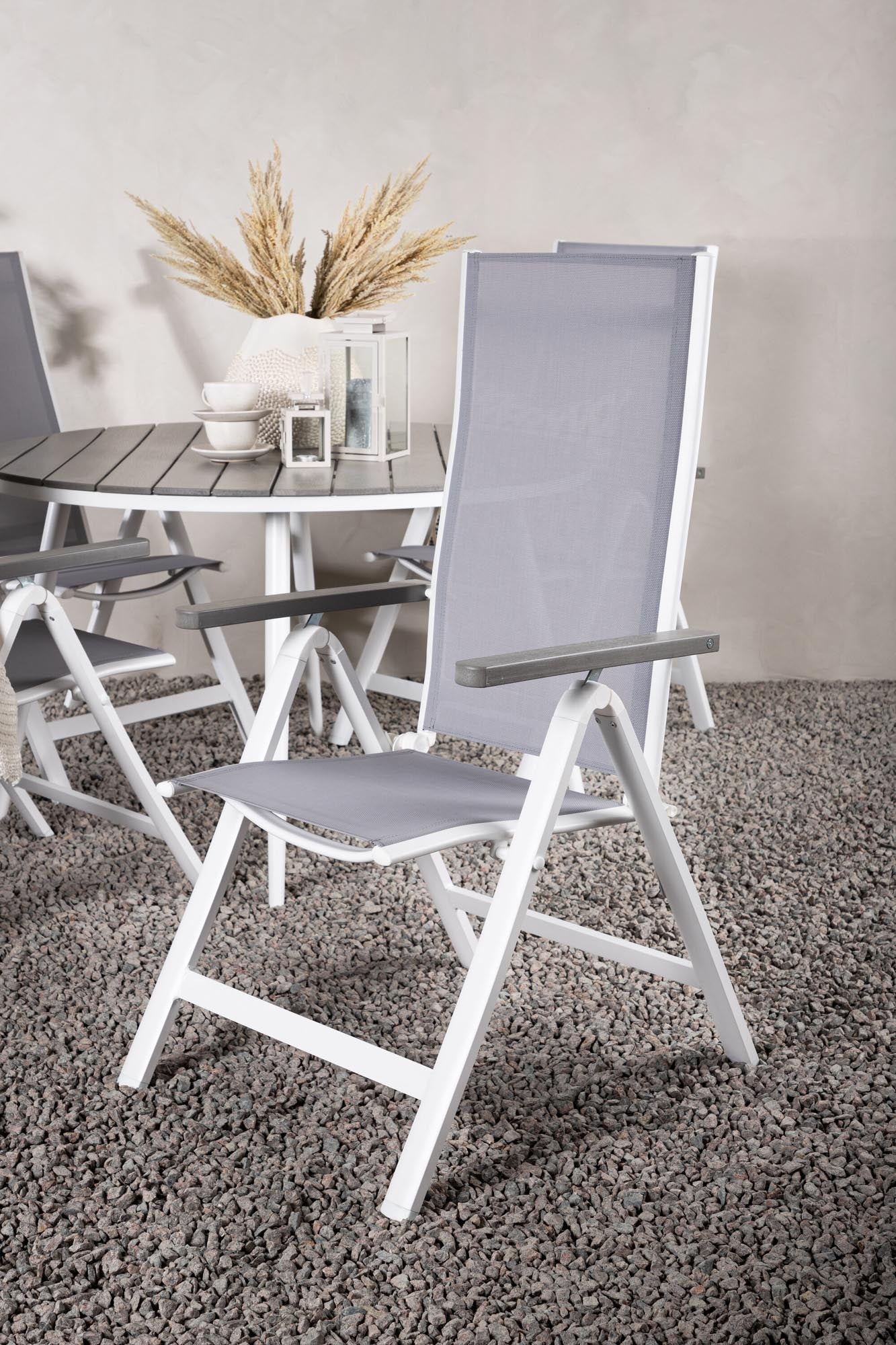 Stilvolles Outdoor-Tischset für entspannte Sommerabende im Garten.