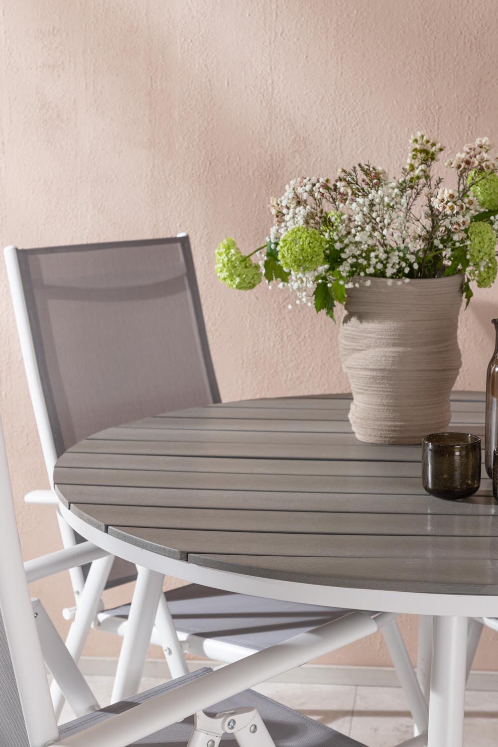 Break Outdoor-Tischset ⌀120cm/4St. in Weiss präsentiert im Onlineshop von KAQTU Design AG. Gartentischset ist von Venture Home