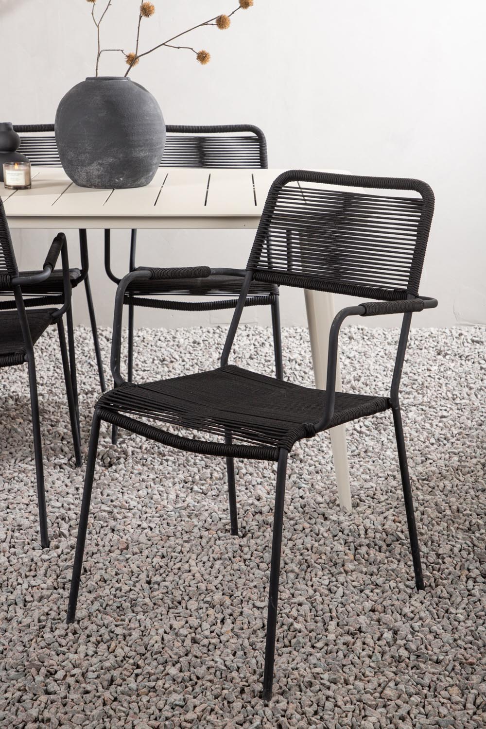 Lina Outdoor-Tischset + Lindos Armchair 200cm/6St. in Schwarz präsentiert im Onlineshop von KAQTU Design AG. Gartentischset ist von Venture Home