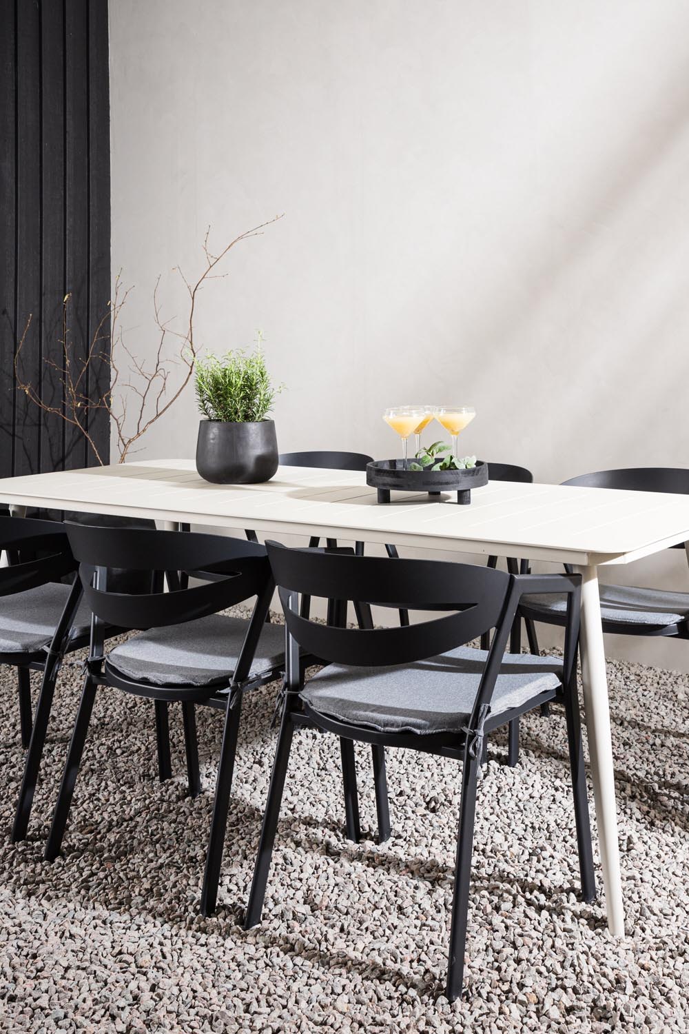 Lina Outdoor-Tischset + Split 200cm/6St. in Schwarz präsentiert im Onlineshop von KAQTU Design AG. Gartentischset ist von Venture Home