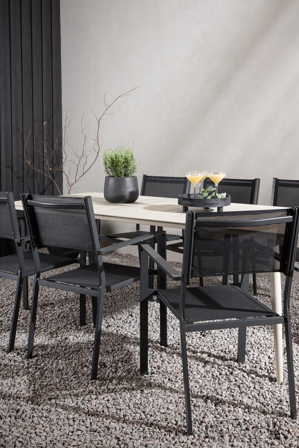 Lina Outdoor-Tischset + Copacabana 200cm/6St. in Schwarz präsentiert im Onlineshop von KAQTU Design AG. Gartentischset ist von Venture Home