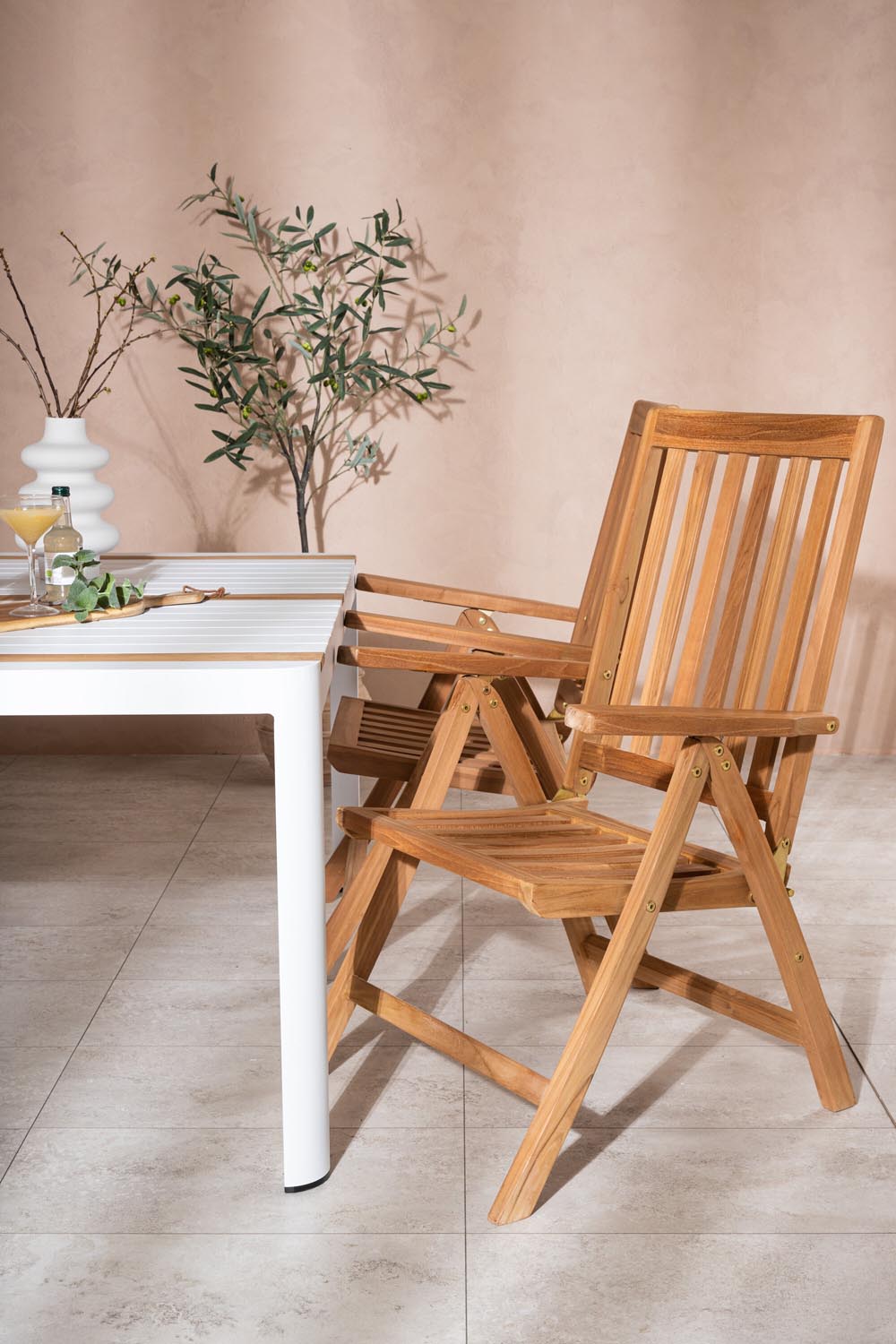 Togo Outdoor-Tischset + Kenya 150cm/4St. in Weiss / Natur präsentiert im Onlineshop von KAQTU Design AG. Gartentischset ist von Venture Home
