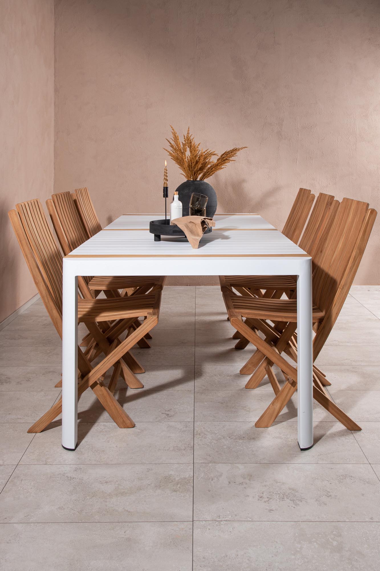 Stilvolles Togo Outdoor-Tischset mit 200 cm Esstisch und 6 klappbaren Ghana-Stühlen. Perfekt für gesellige Abende im Freien.