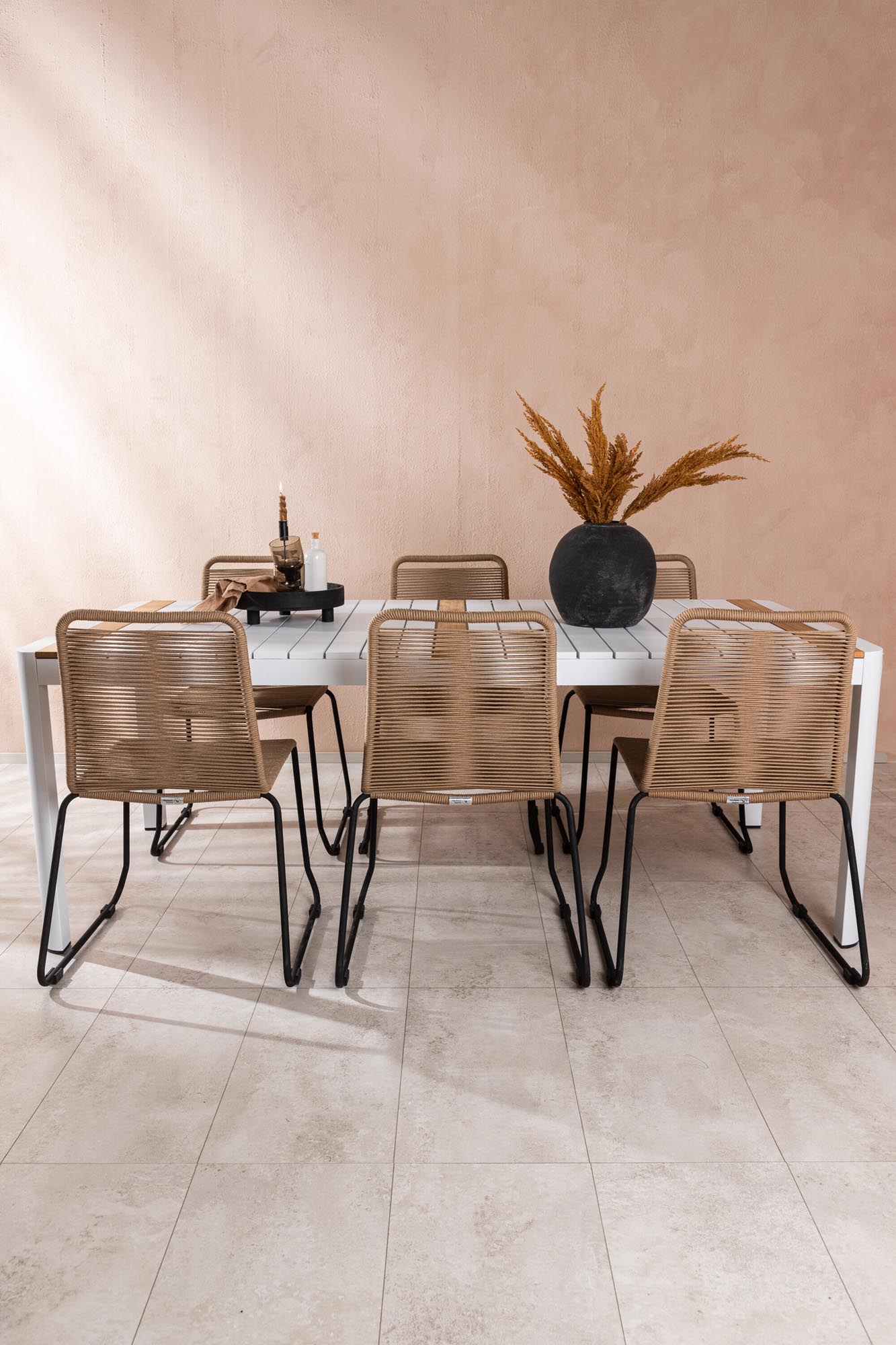 Elegantes Togo Outdoor-Tischset: 200cm Teakholz-Tisch, stapelbare Lindos-Stühle, wetterfest, ideal für gesellige Runden.