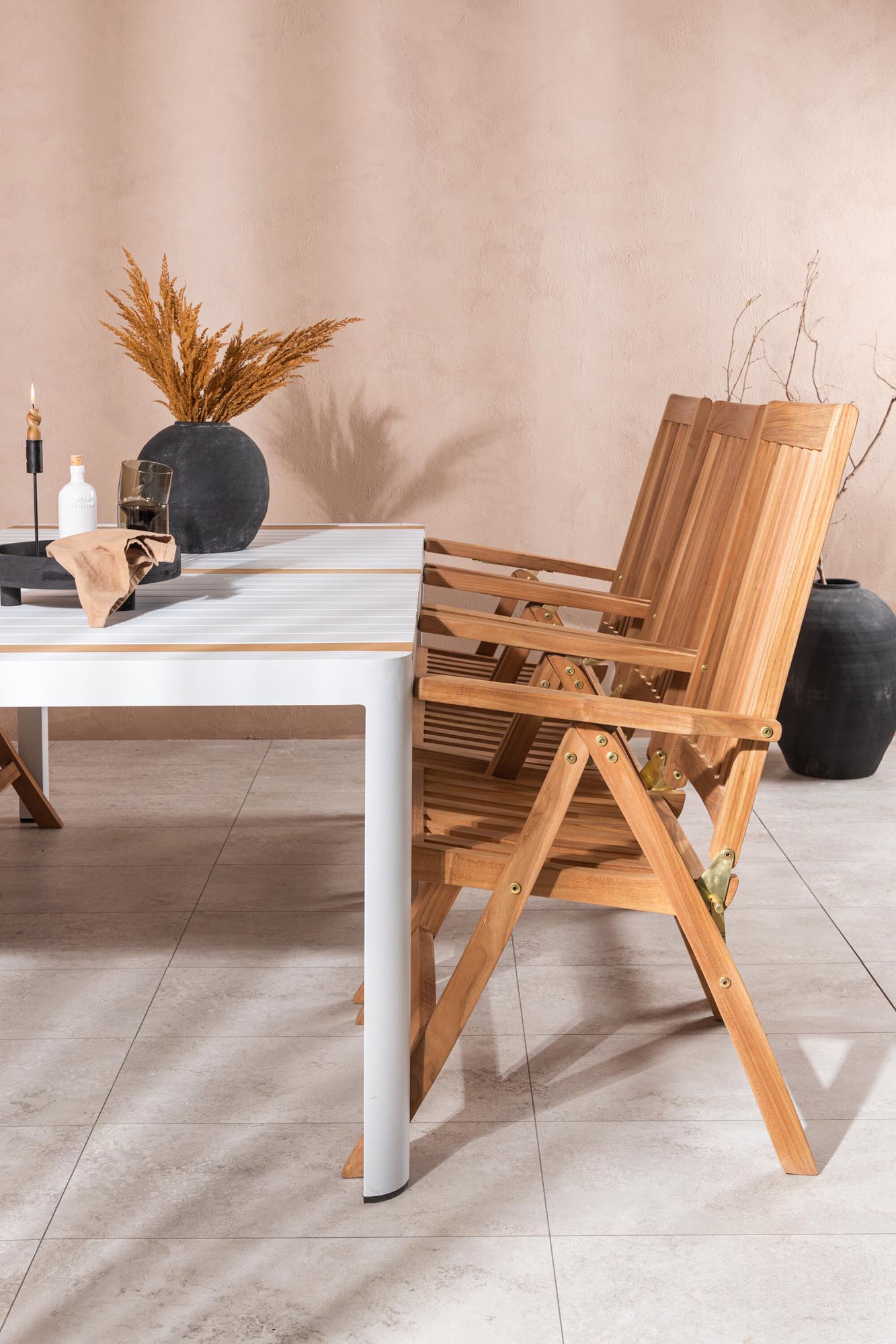 Stilvolles Togo Tischset mit 6 Kenya Stühlen für Ihren Garten.