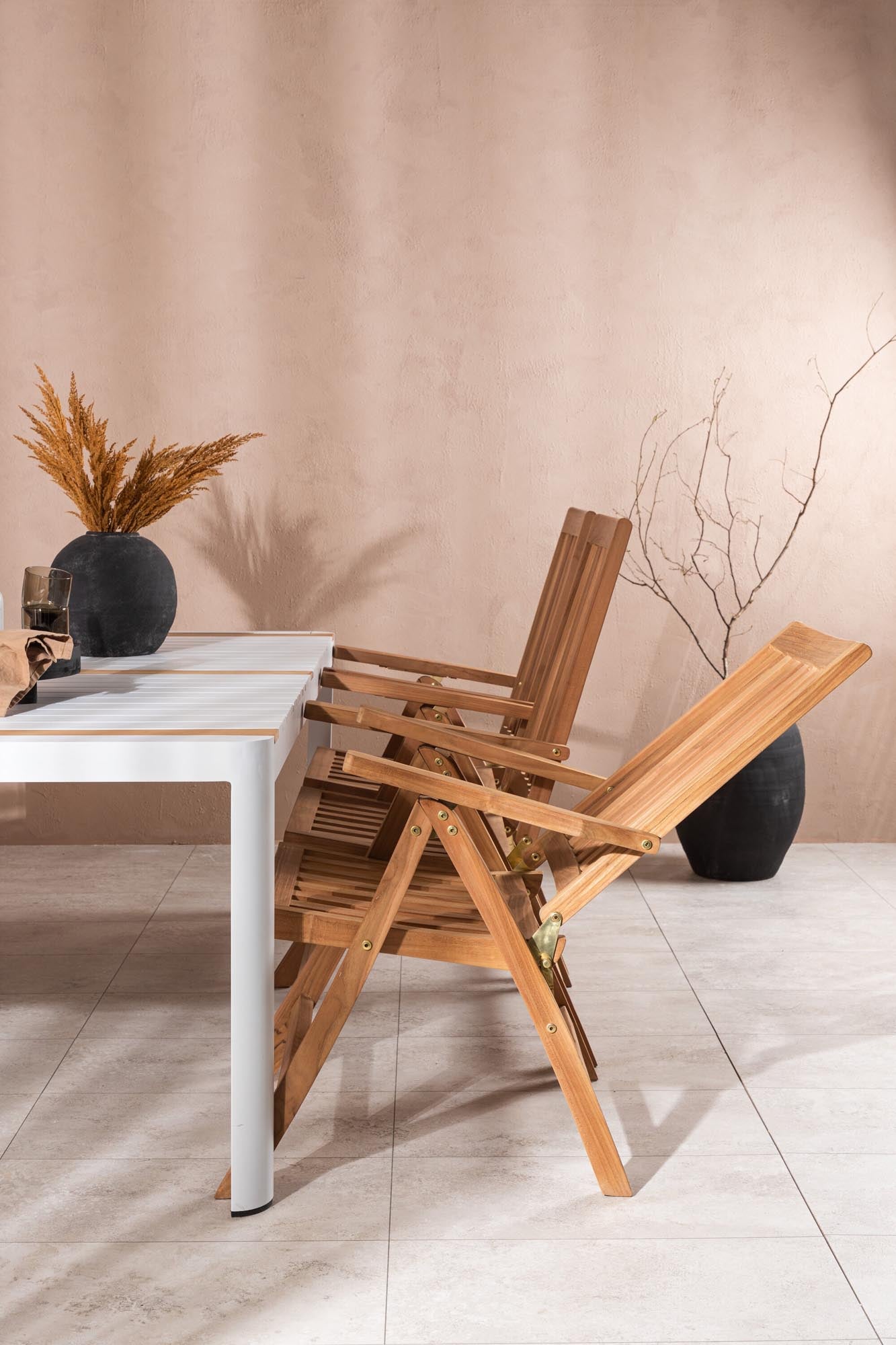 Stilvolles Togo Tischset mit 6 Kenya Stühlen für Gartenfreuden.