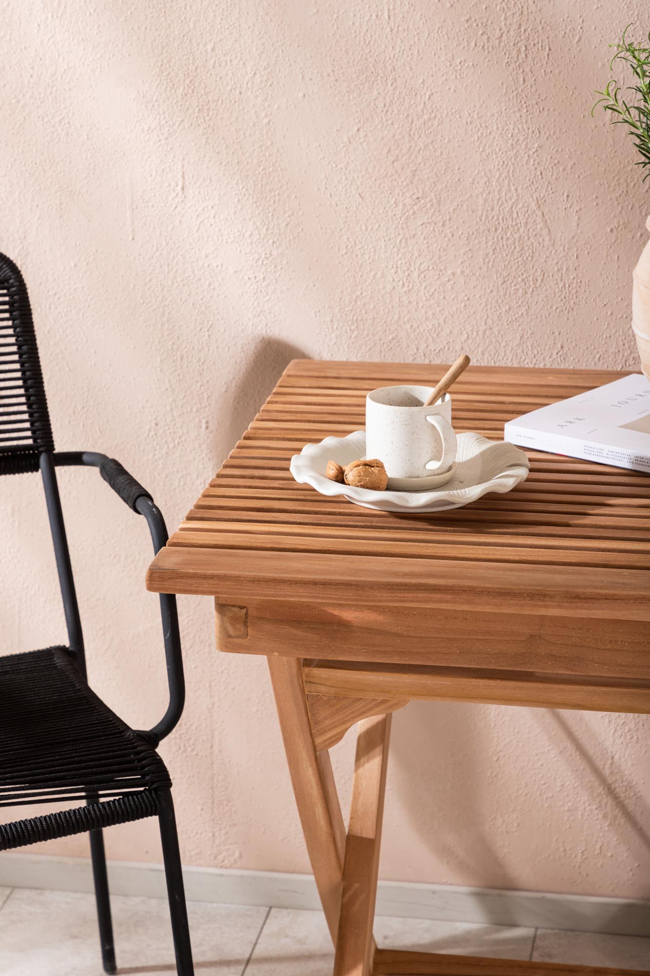 Elegantes Ghana Tischset mit Lindos Stühlen für stilvolle Gärten.