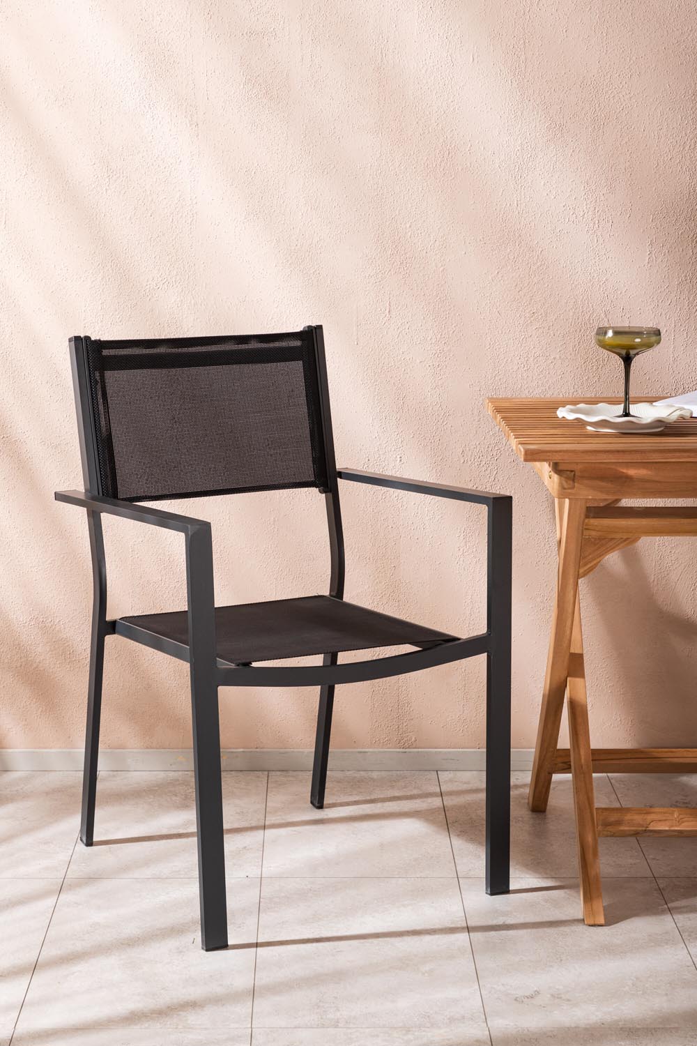 Ghana Outdoor-Tischset + Copacabana 70cm/2St. in Schwarz präsentiert im Onlineshop von KAQTU Design AG. Gartentischset ist von Venture Home