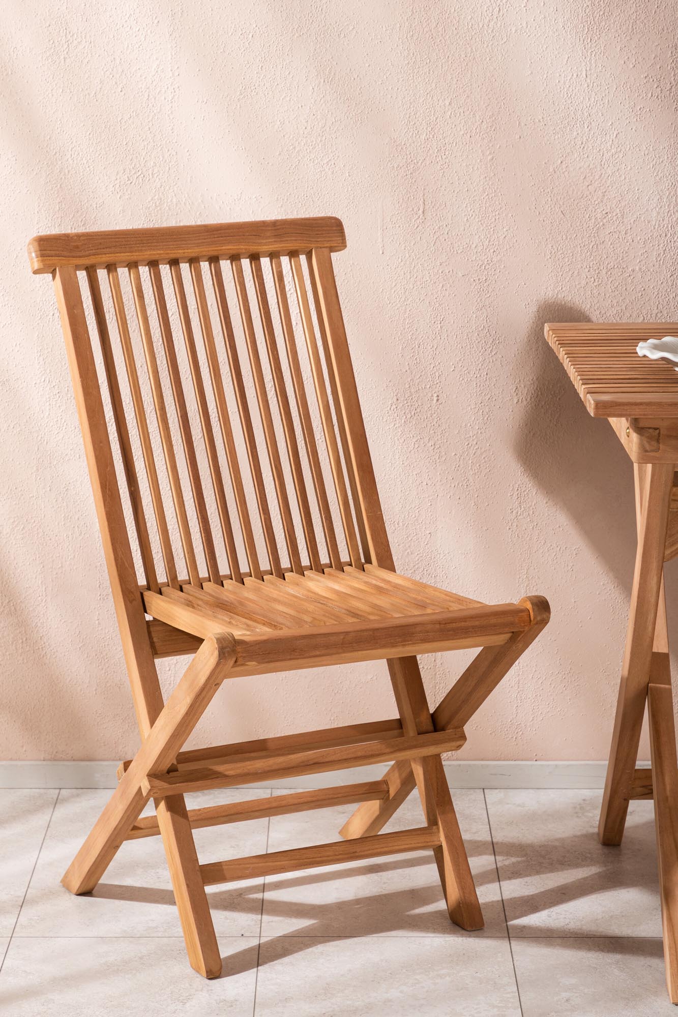 Elegantes Ghana Tischset & Kenya Stühle für stilvolle Outdoor-Momente.