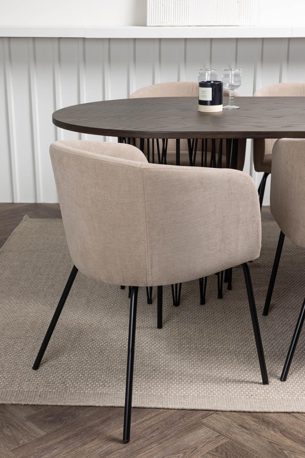 Stone Esszimmerset + Berit 220cm/6St. in Beige, Schwarz präsentiert im Onlineshop von KAQTU Design AG. Esszimmerset ist von Venture Home