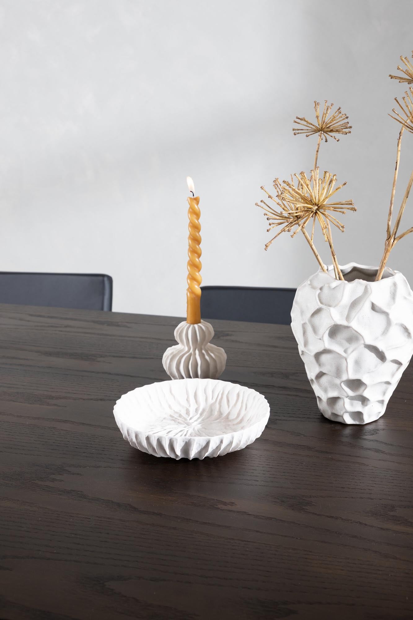 Elegantes Stone Esszimmerset + Kenth, 220cm, für bis zu 6 Personen. Ideal für gesellige Abende und zeitloses Design in jedem Zuhause.