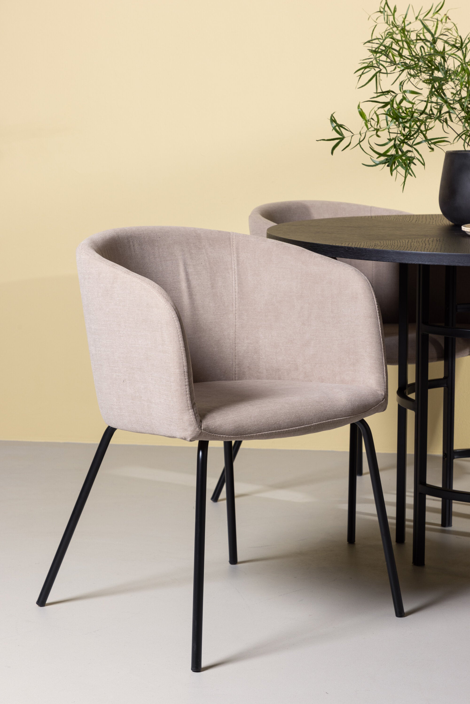 Esszimmerset Copenhagen + Berit ⌀115cm/4St. in Beige dunkel / Schwarz präsentiert im Onlineshop von KAQTU Design AG. Esszimmerset ist von Venture Home