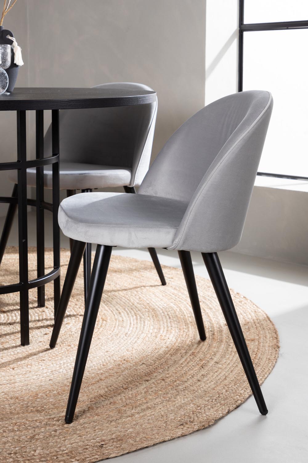 Esszimmerset Copenhagen + Velvet ⌀115cm/4St. in Schwarzgrau präsentiert im Onlineshop von KAQTU Design AG. Esszimmerset ist von Venture Home