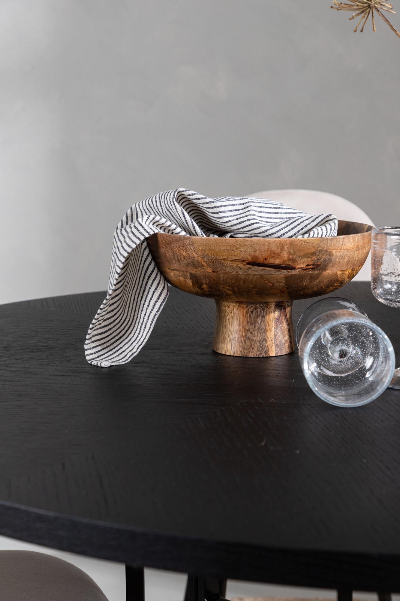 Elegantes Esszimmerset für stilvolle Mahlzeiten im skandinavischen Design.