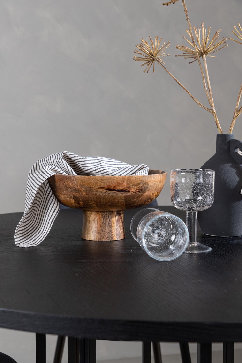 Esszimmerset Copenhagen + Polar ⌀115cm/4St. in Schwarz präsentiert im Onlineshop von KAQTU Design AG. Esszimmerset ist von Venture Home
