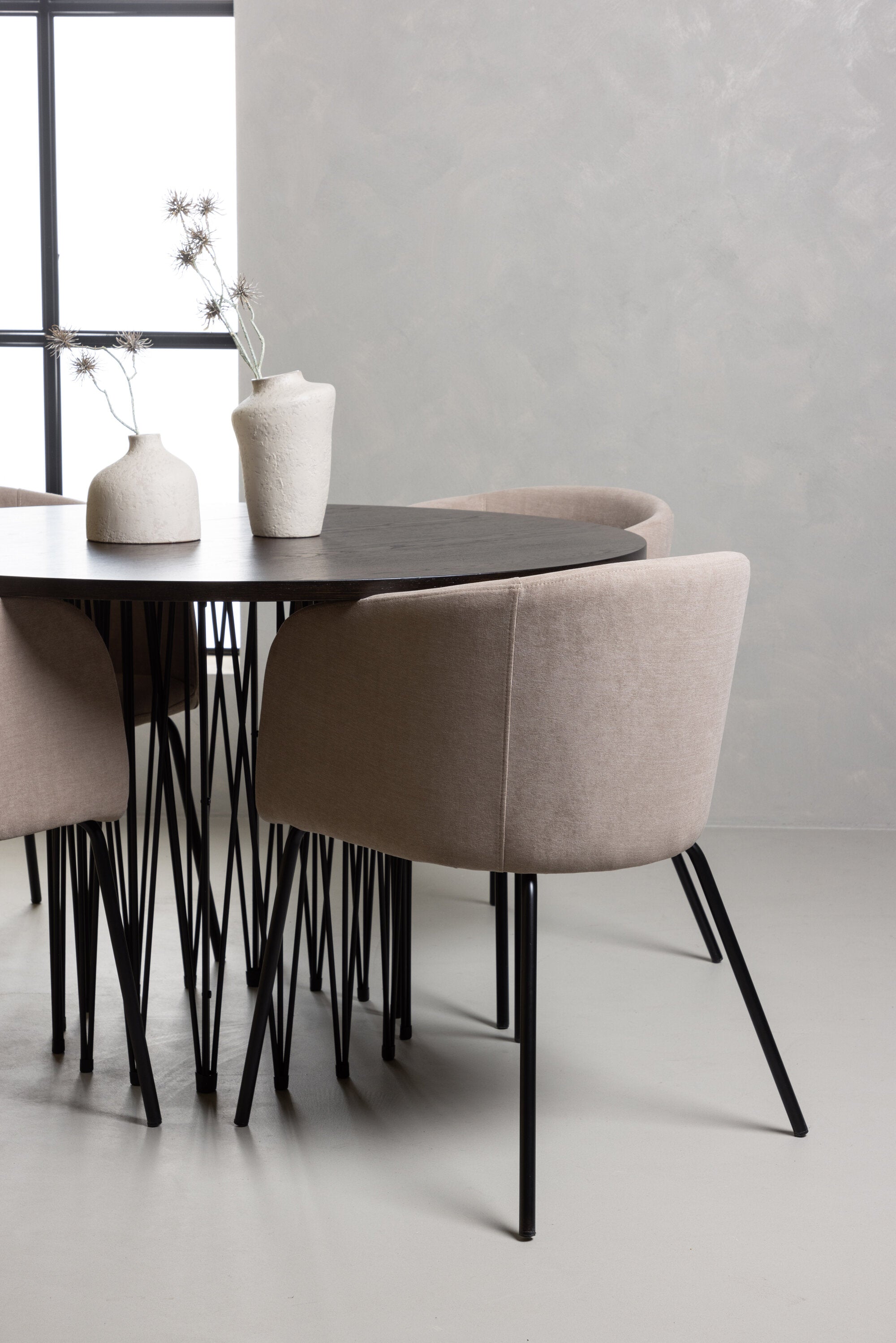 Stone Esszimmerset + Berit ⌀120cm/4St. in Beige, Schwarz präsentiert im Onlineshop von KAQTU Design AG. Esszimmerset ist von Venture Home
