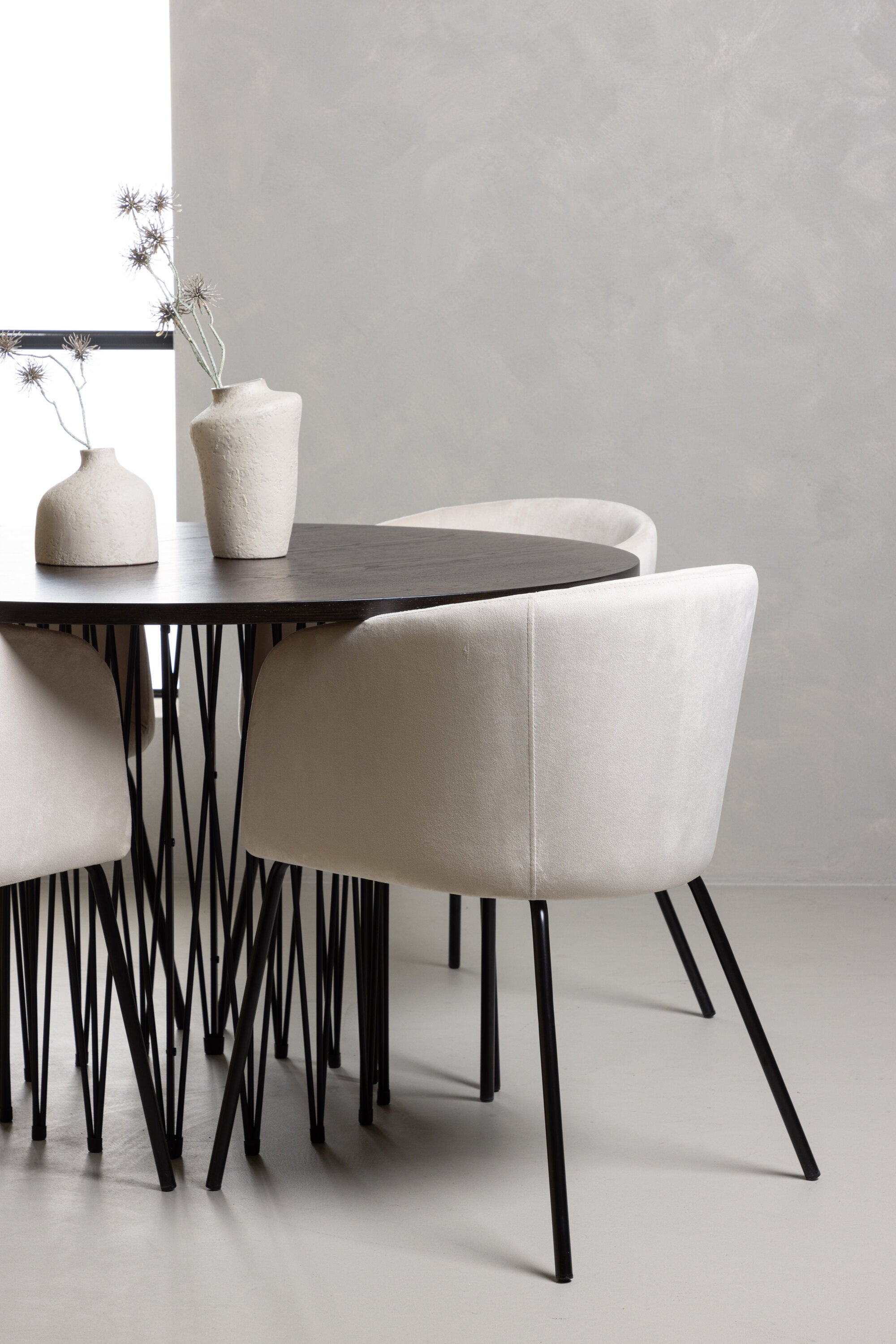 Stone Esszimmerset + Berit ⌀120cm/4St. in Beige, Schwarz präsentiert im Onlineshop von KAQTU Design AG. Esszimmerset ist von Venture Home