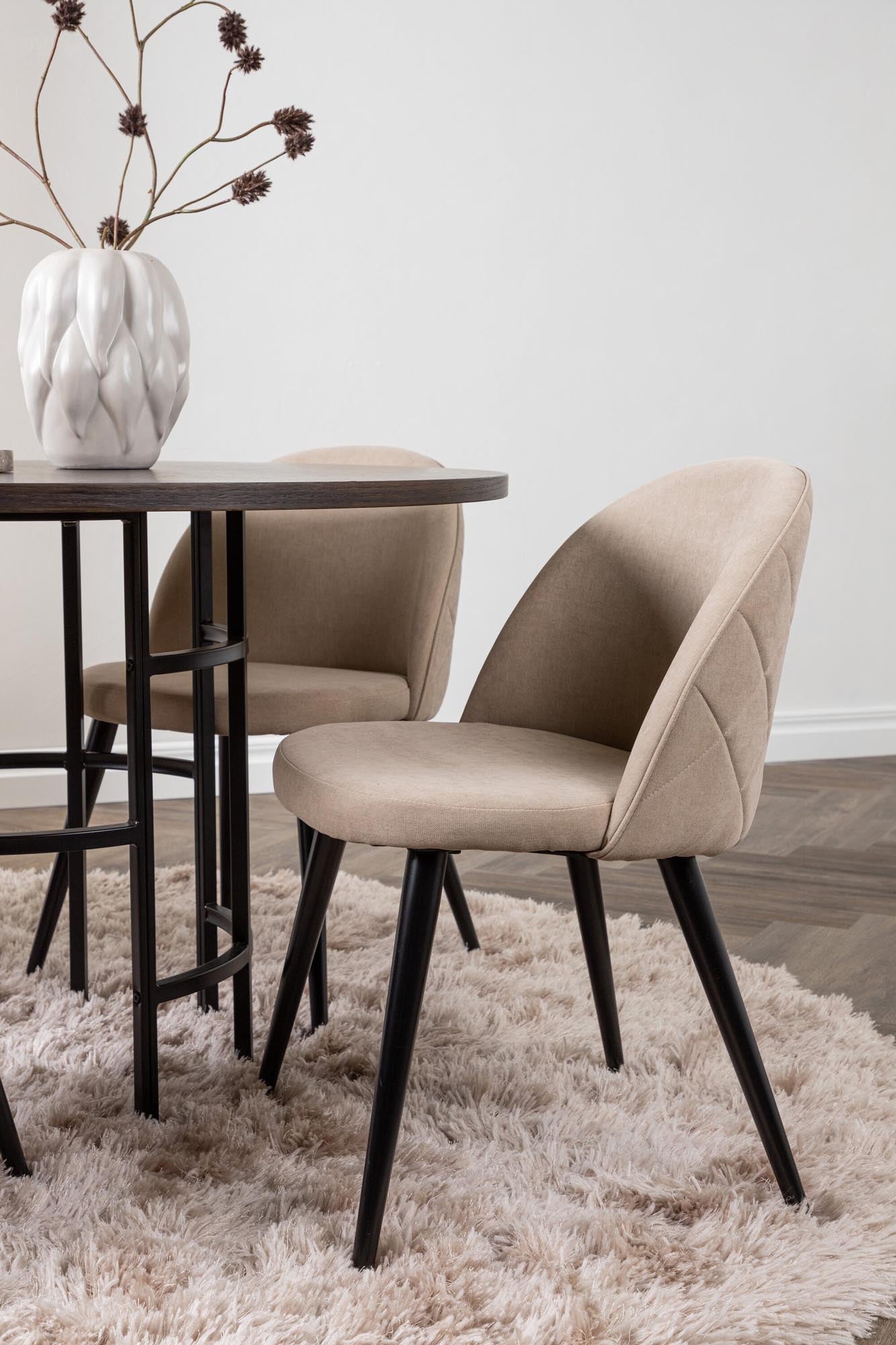 Esszimmerset Copenhagen + Velvet: Moderner Esstisch mit eleganten Samtstühlen für gesellige Abende und stilvolle Essbereiche.