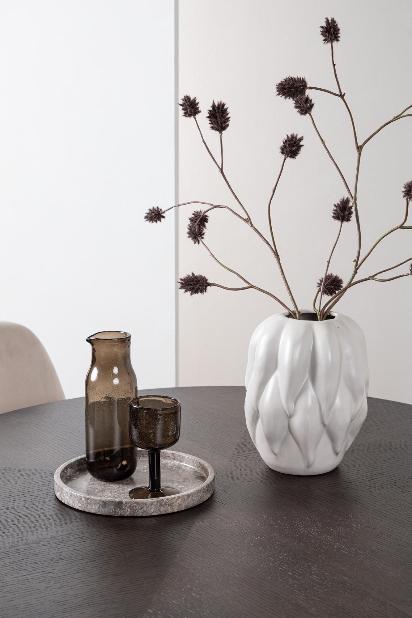 Stilvolles Esszimmerset mit modernem Design, ideal für gesellige Abende. Bequeme Stühle und robuster Tisch für Ihr Zuhause.