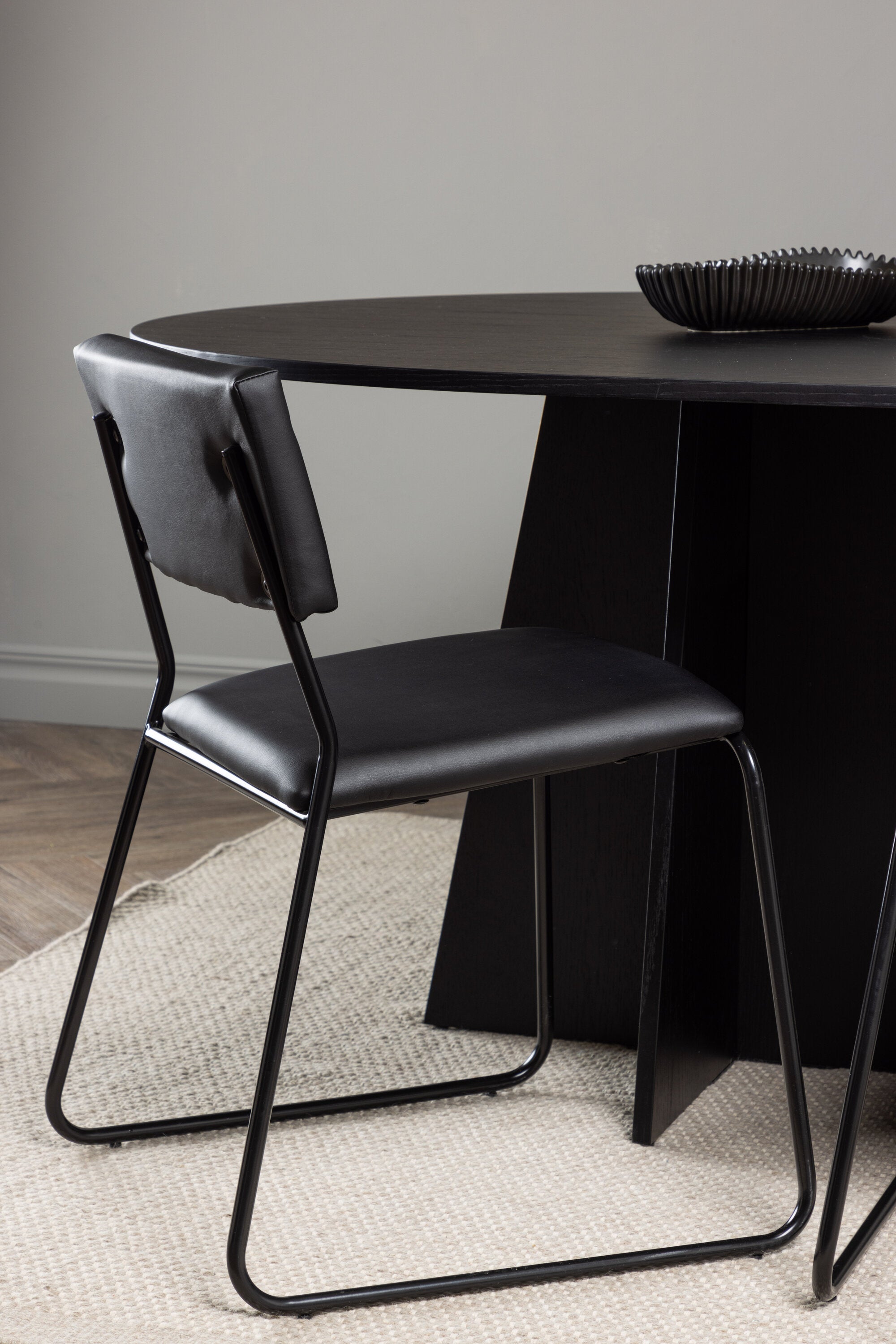 Bootcut Esszimmerset + Kenth 230cm/6St. in Schwarz präsentiert im Onlineshop von KAQTU Design AG. Esszimmerset ist von Venture Home