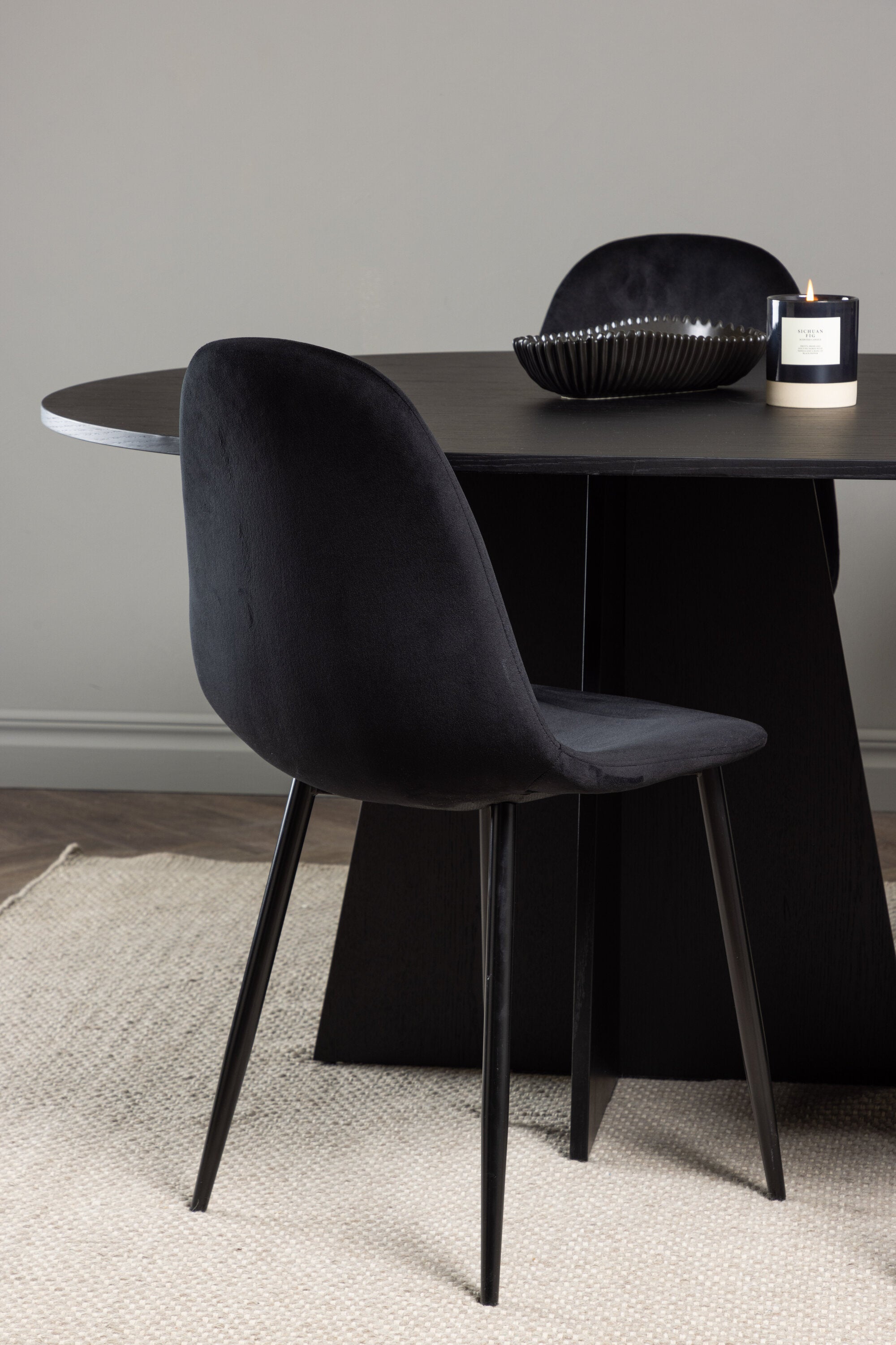 Bootcut Esszimmerset + Polar 230cm/6St. in Schwarz präsentiert im Onlineshop von KAQTU Design AG. Esszimmerset ist von Venture Home