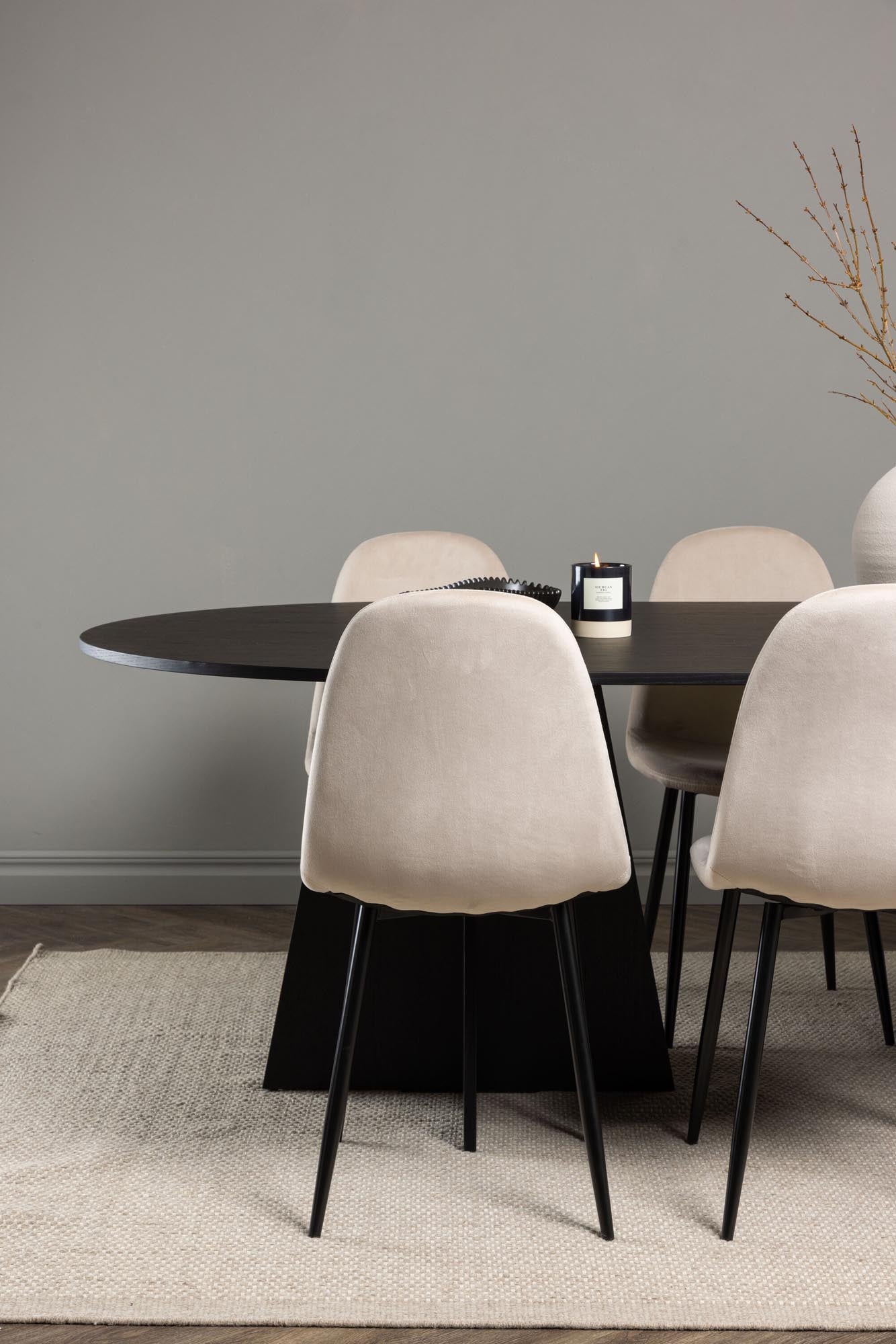 Stilvolles Bootcut Esszimmerset 230cm mit ovalem Tisch und komfortablen Polar-Stühlen für gesellige Abende und festliche Anlässe.