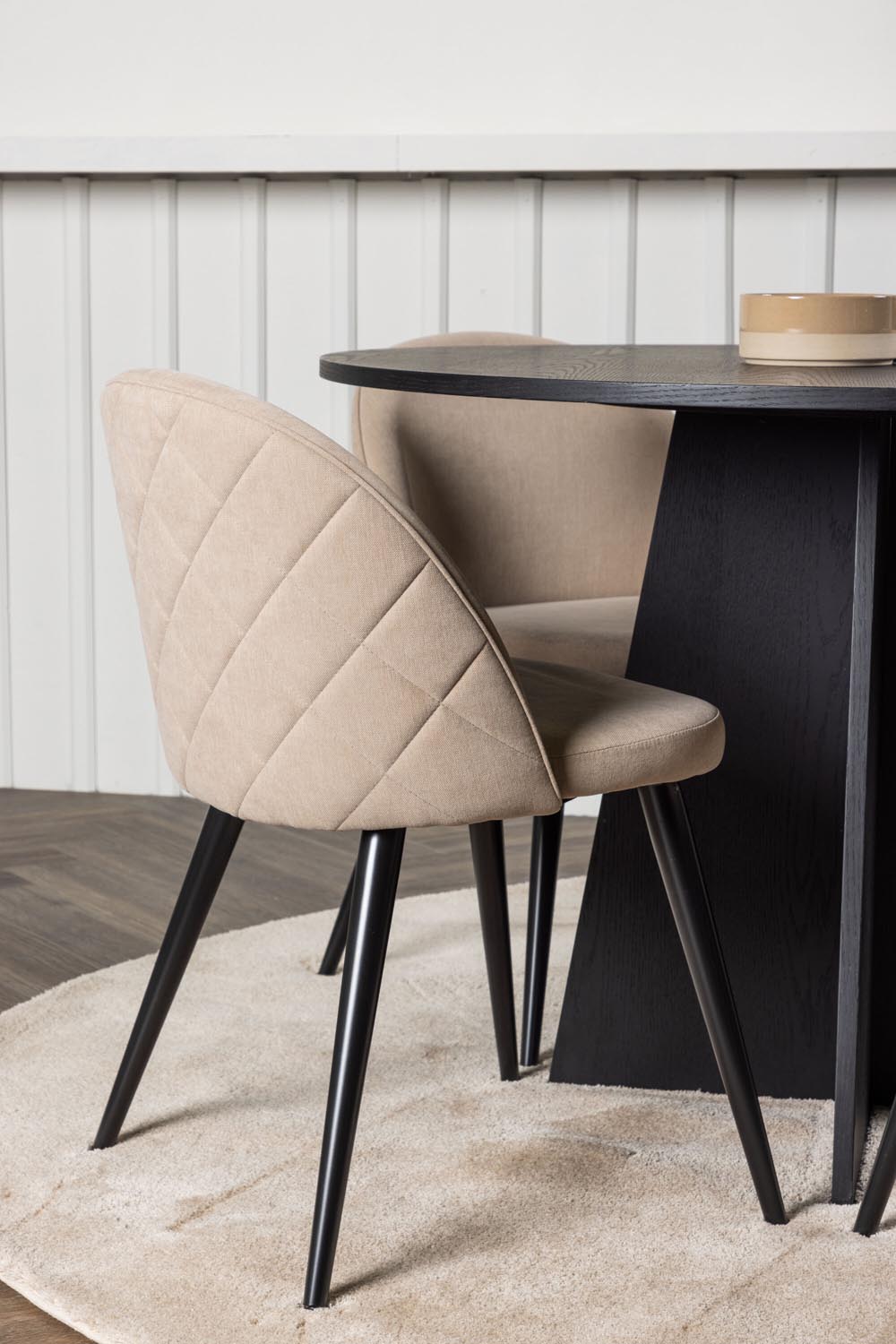 Bootcut Esszimmerset + Velvet ⌀110cm/4St. in Beige, Schwarz präsentiert im Onlineshop von KAQTU Design AG. Esszimmerset ist von Venture Home