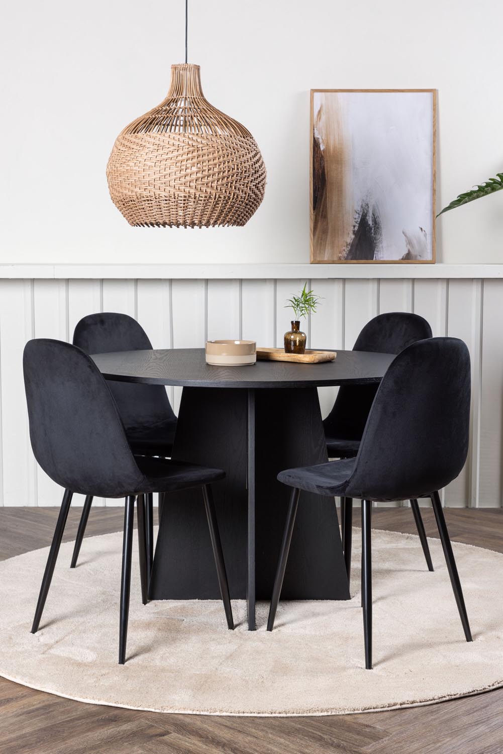 Bootcut Esszimmerset + Polar ⌀110cm/4St. in Schwarz Velvet präsentiert im Onlineshop von KAQTU Design AG. Esszimmerset ist von Venture Home