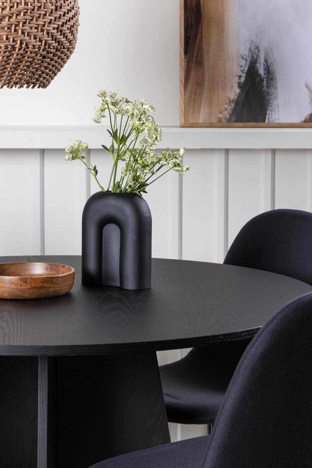 Bootcut Esszimmerset + Polar ⌀110cm/4St. in Schwarz präsentiert im Onlineshop von KAQTU Design AG. Esszimmerset ist von Venture Home