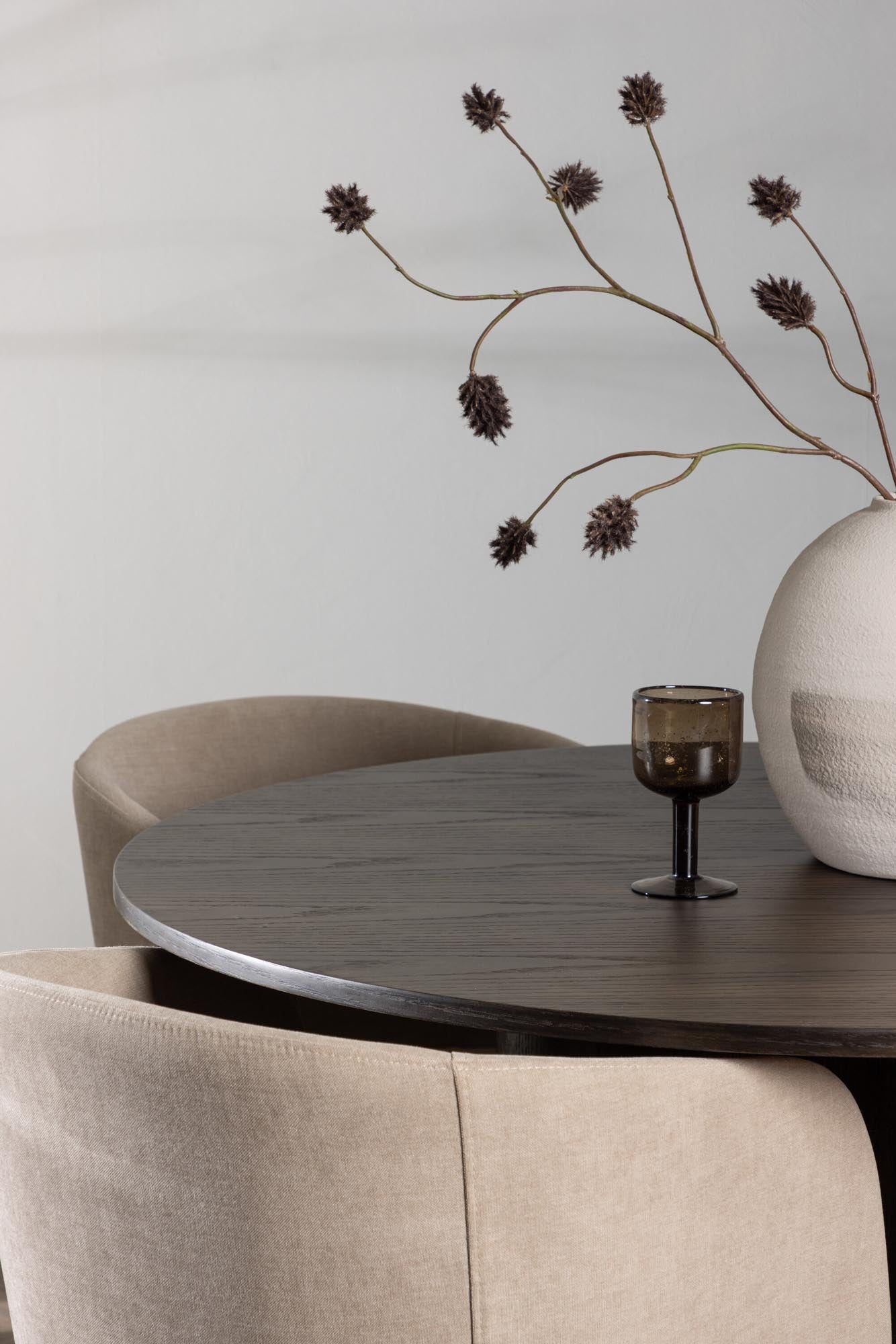 Stilvolles Olivia Esszimmer Set mit runden Tisch und 4 bequemen Stühlen Berit. Perfekt für gesellige Runden und elegantes Ambiente.