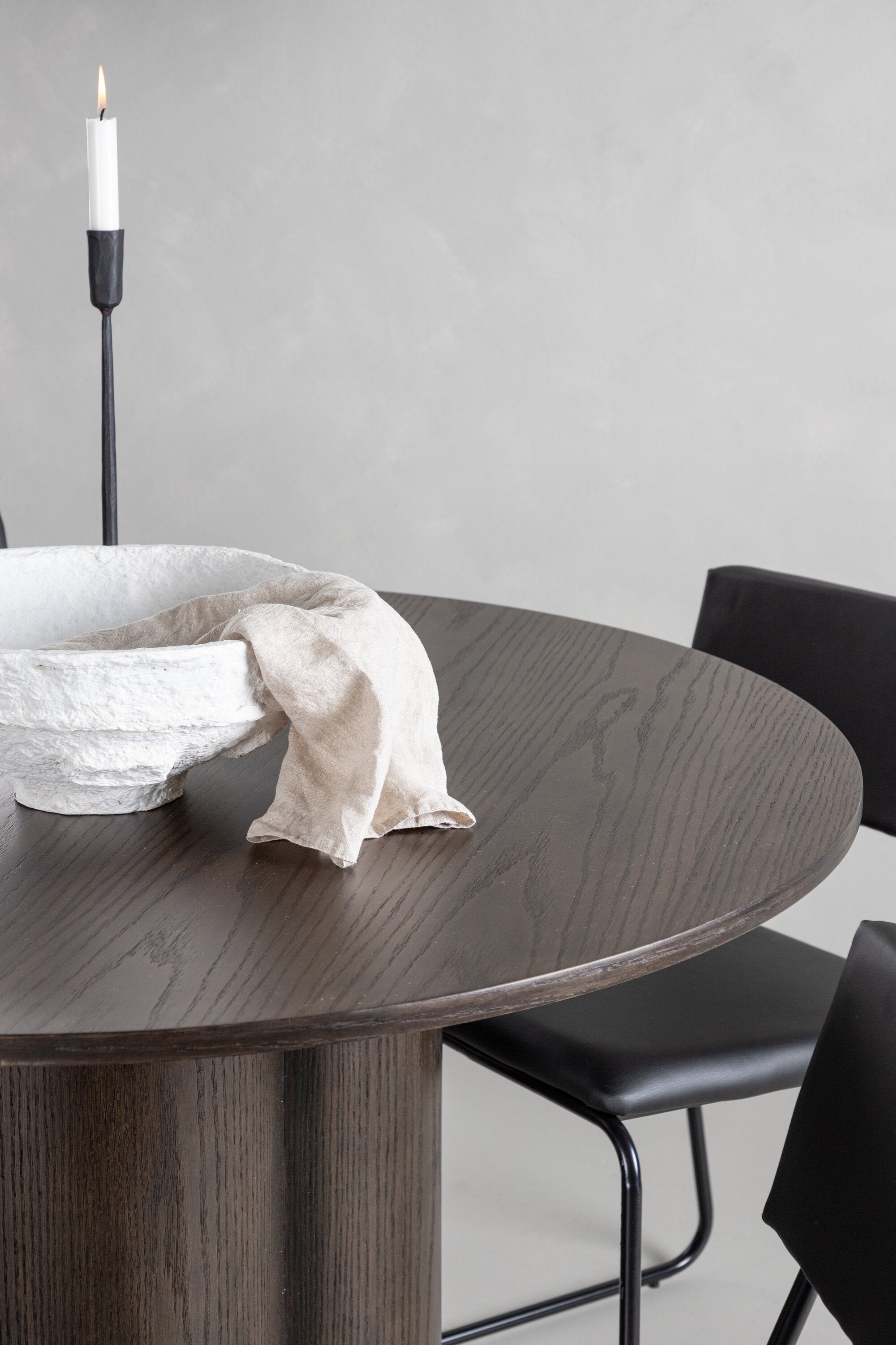 Olivia Esszimmer Set + Kenth ⌀110cm/4St. in Braun / Schwarz präsentiert im Onlineshop von KAQTU Design AG. Esszimmerset ist von Venture Home