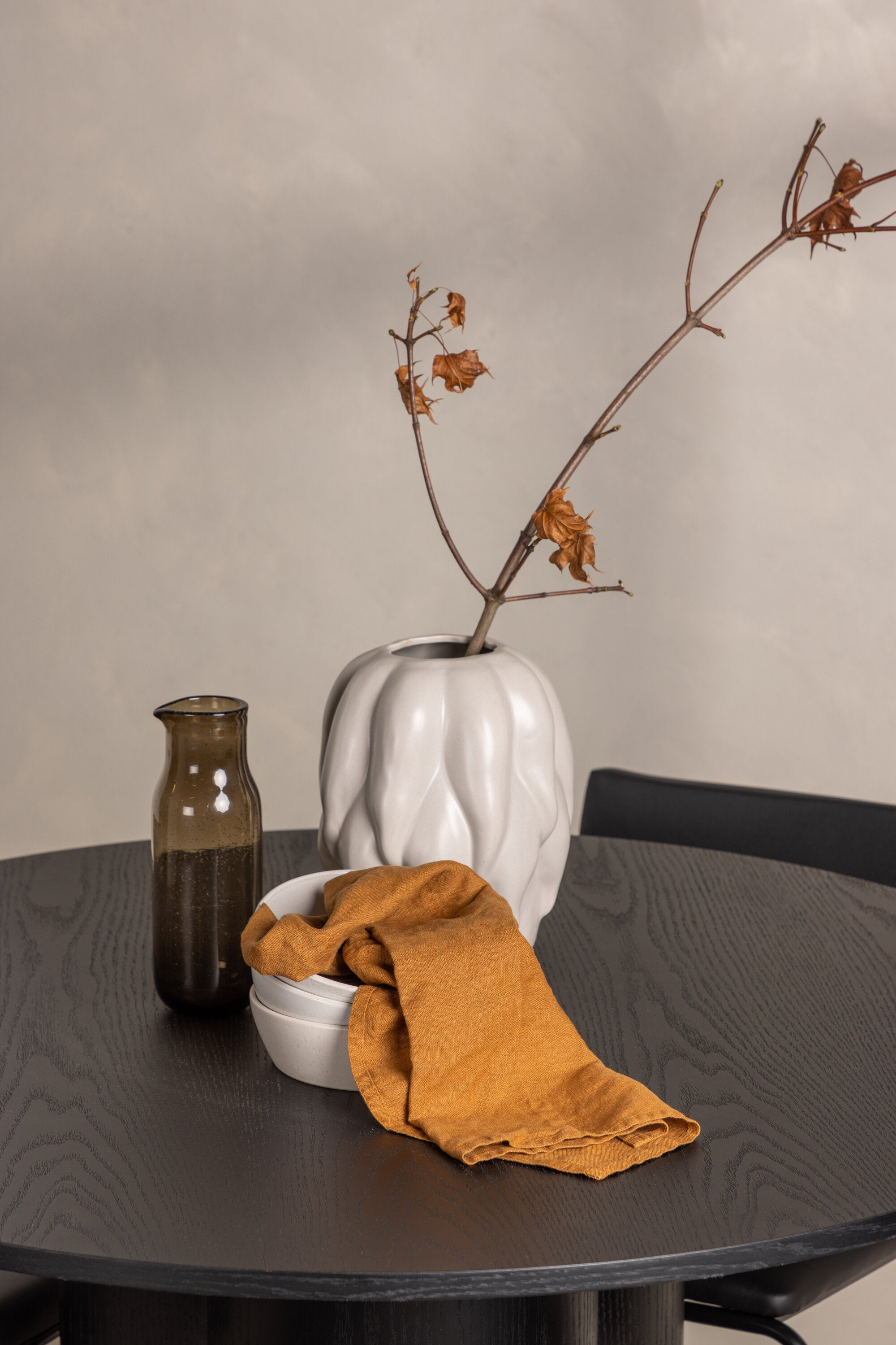 Olivia Esszimmer Set + Kenth ⌀110cm/4St. in Schwarz präsentiert im Onlineshop von KAQTU Design AG. Esszimmerset ist von Venture Home