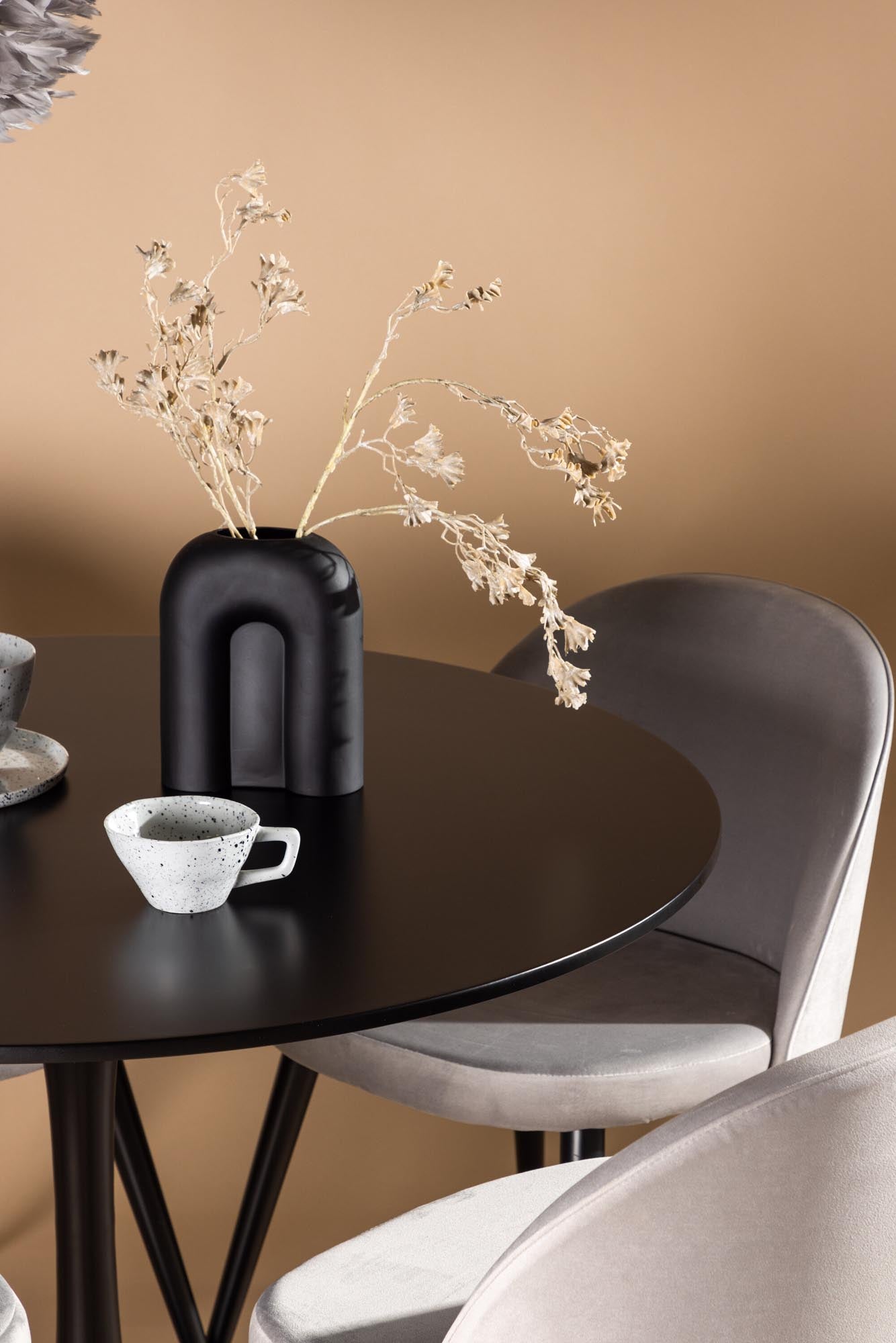 Luxuriöses Glade Esszimmerset mit Velvet, perfekt für moderne Räume.