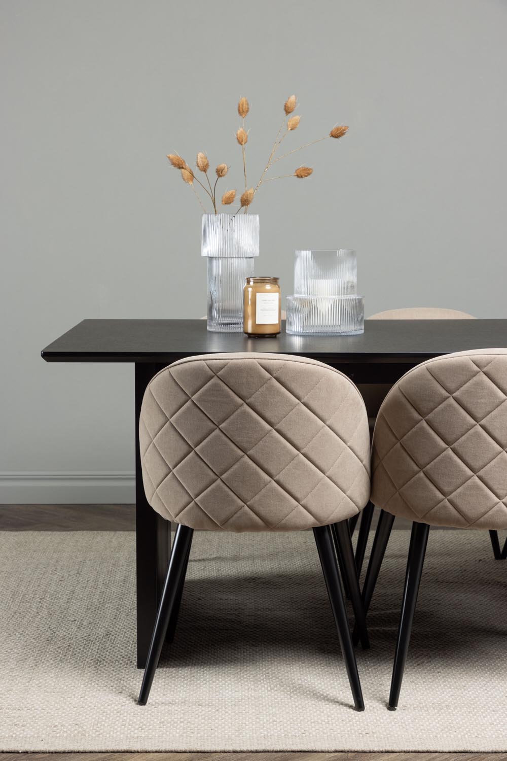 Vail Esszimmerset + Velvet 200cm/6St. in Beige, Schwarz präsentiert im Onlineshop von KAQTU Design AG. Esszimmerset ist von Venture Home