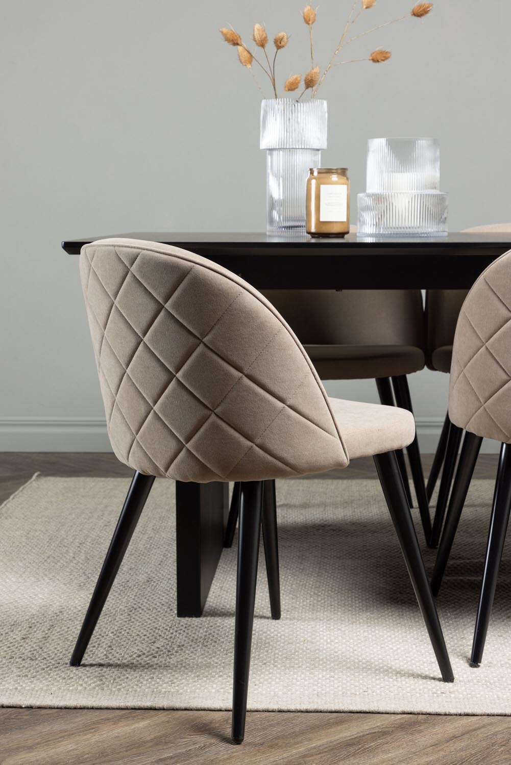 Vail Esszimmerset + Velvet 200cm/6St. in Beige, Schwarz präsentiert im Onlineshop von KAQTU Design AG. Esszimmerset ist von Venture Home