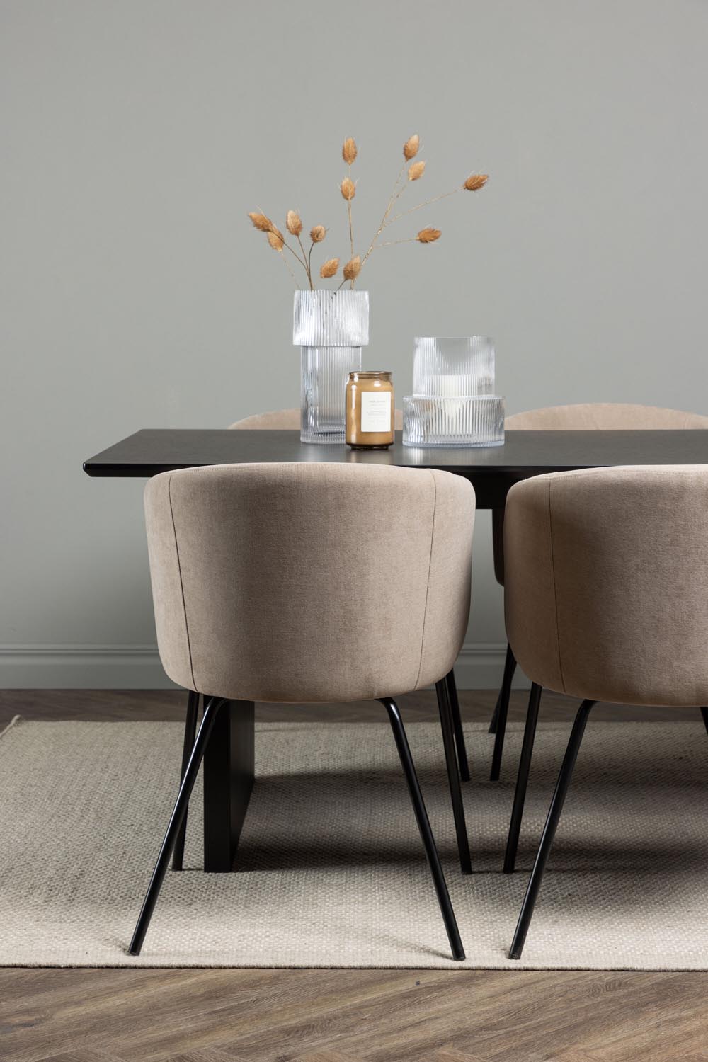 Vail Esszimmerset + Berit 200cm/6St. in Beige, Schwarz präsentiert im Onlineshop von KAQTU Design AG. Esszimmerset ist von Venture Home