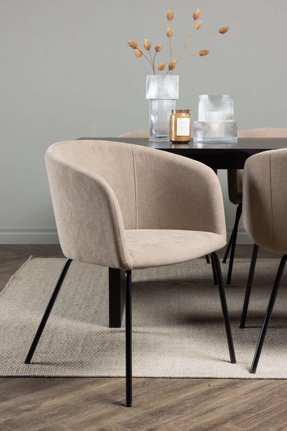 Vail Esszimmerset + Berit 200cm/6St. in Beige, Schwarz präsentiert im Onlineshop von KAQTU Design AG. Esszimmerset ist von Venture Home