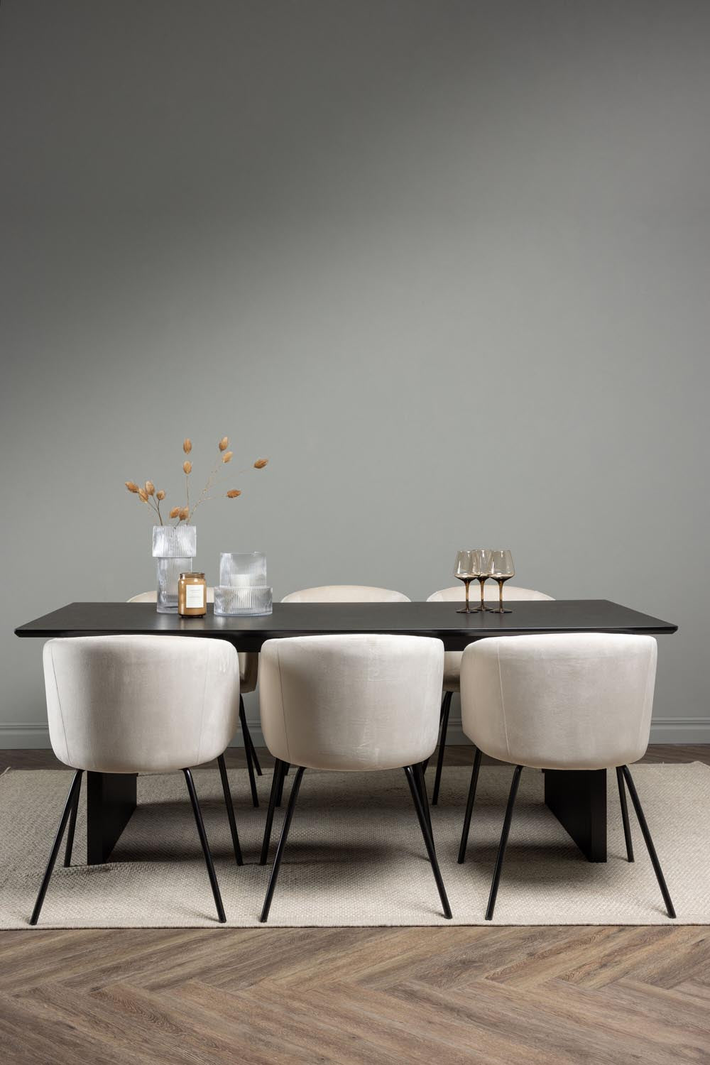 Vail Esszimmerset + Berit 200cm/6St. in Beige, Schwarz präsentiert im Onlineshop von KAQTU Design AG. Esszimmerset ist von Venture Home