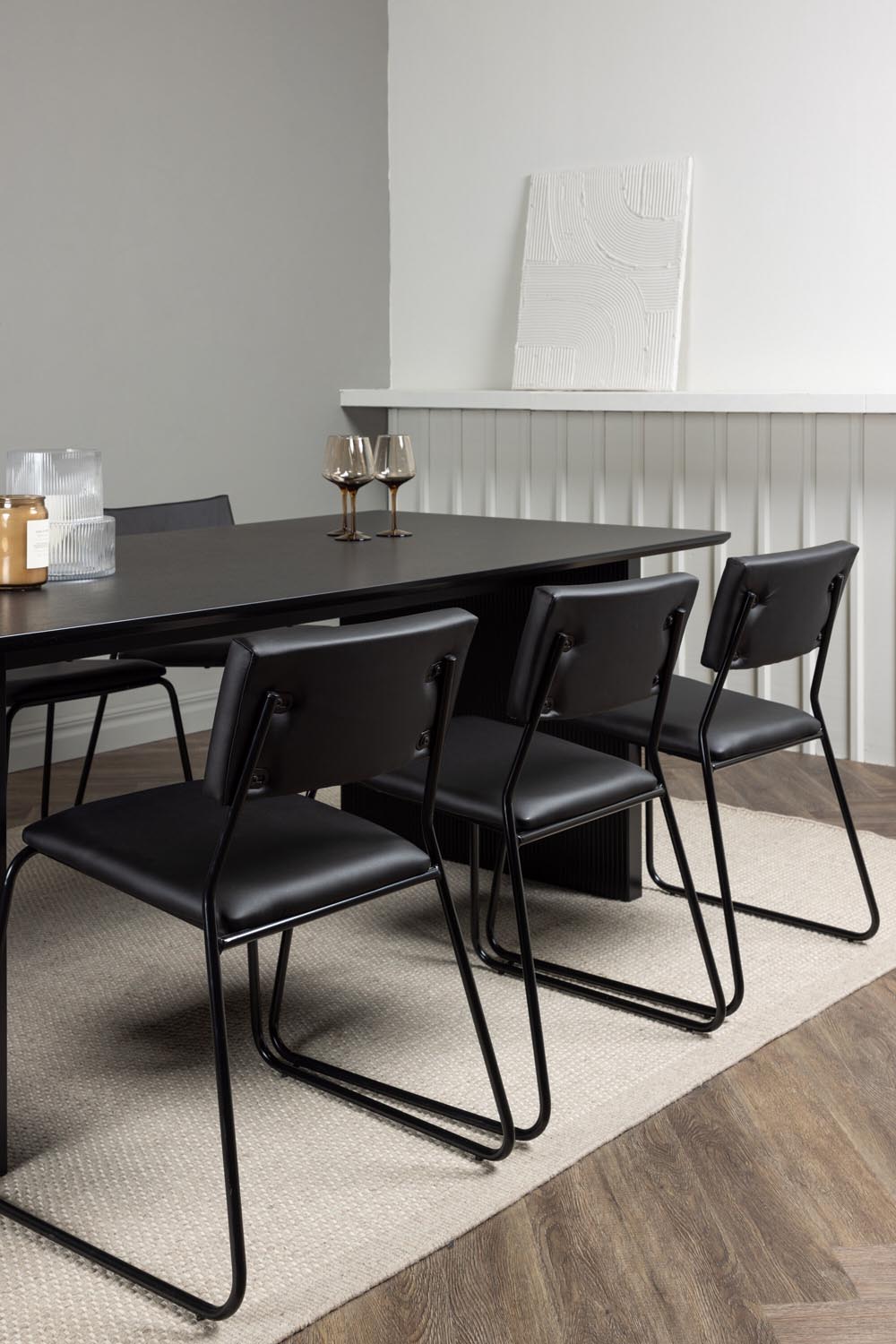 Vail Esstischset + Kenth 200cm/6St. in Schwarz präsentiert im Onlineshop von KAQTU Design AG. Esszimmerset ist von Venture Home