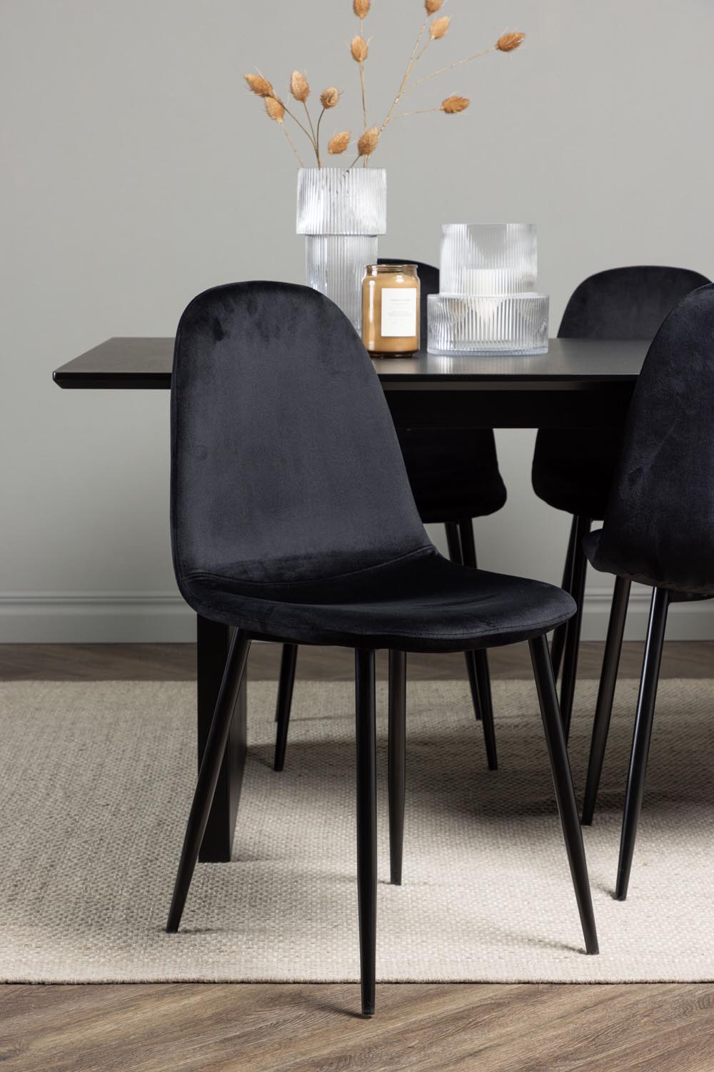 Vail Esszimmerset + Polar 200cm/6St. in Schwarz präsentiert im Onlineshop von KAQTU Design AG. Esszimmerset ist von Venture Home