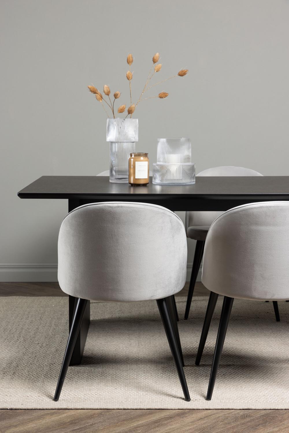 Vail Esszimmerset + Velvet 200cm/6St. in Schwarzgrau präsentiert im Onlineshop von KAQTU Design AG. Esszimmerset ist von Venture Home