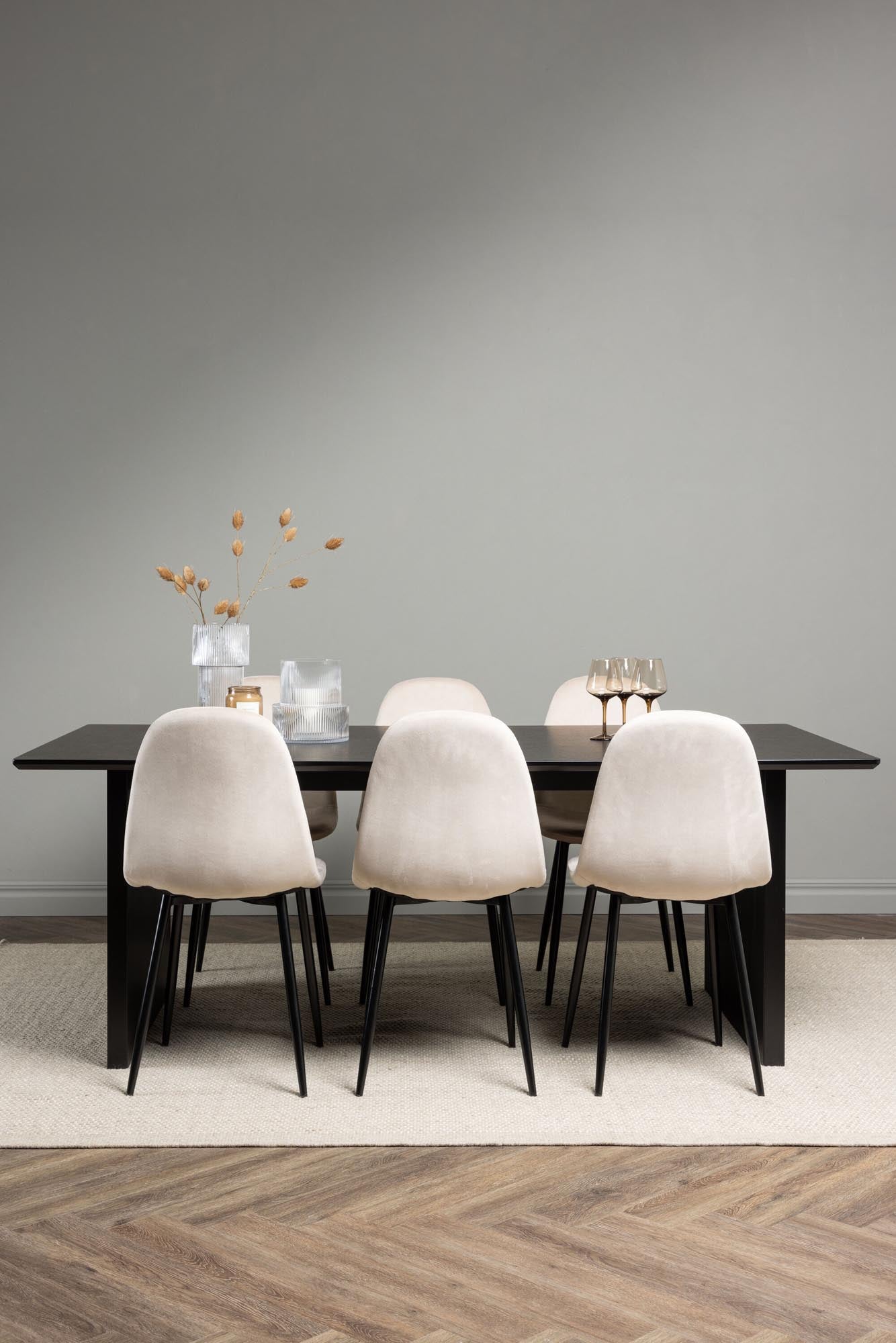 Stilvolles Vail Esszimmerset 200cm mit 6 Stühlen von Venture Home.