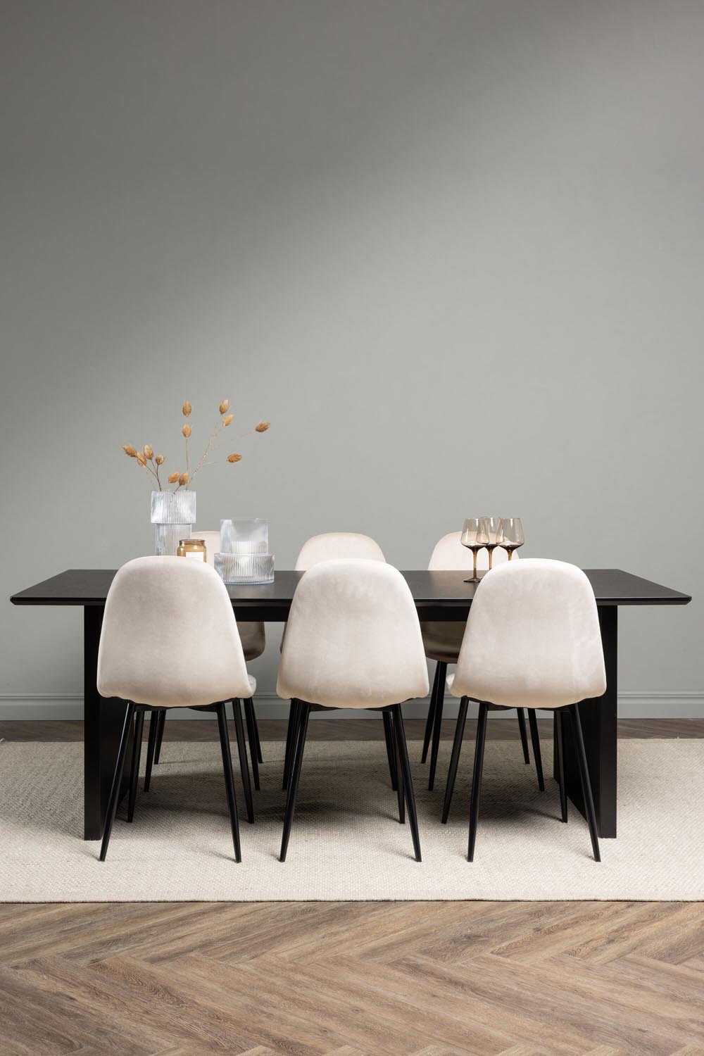 Vail Esszimmerset + Polar 200cm/6St. in Beige, Schwarz präsentiert im Onlineshop von KAQTU Design AG. Esszimmerset ist von Venture Home