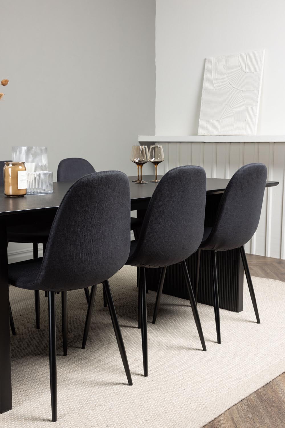 Vail Esszimmerset + Polar 200cm/6St. in Schwarz präsentiert im Onlineshop von KAQTU Design AG. Esszimmerset ist von Venture Home